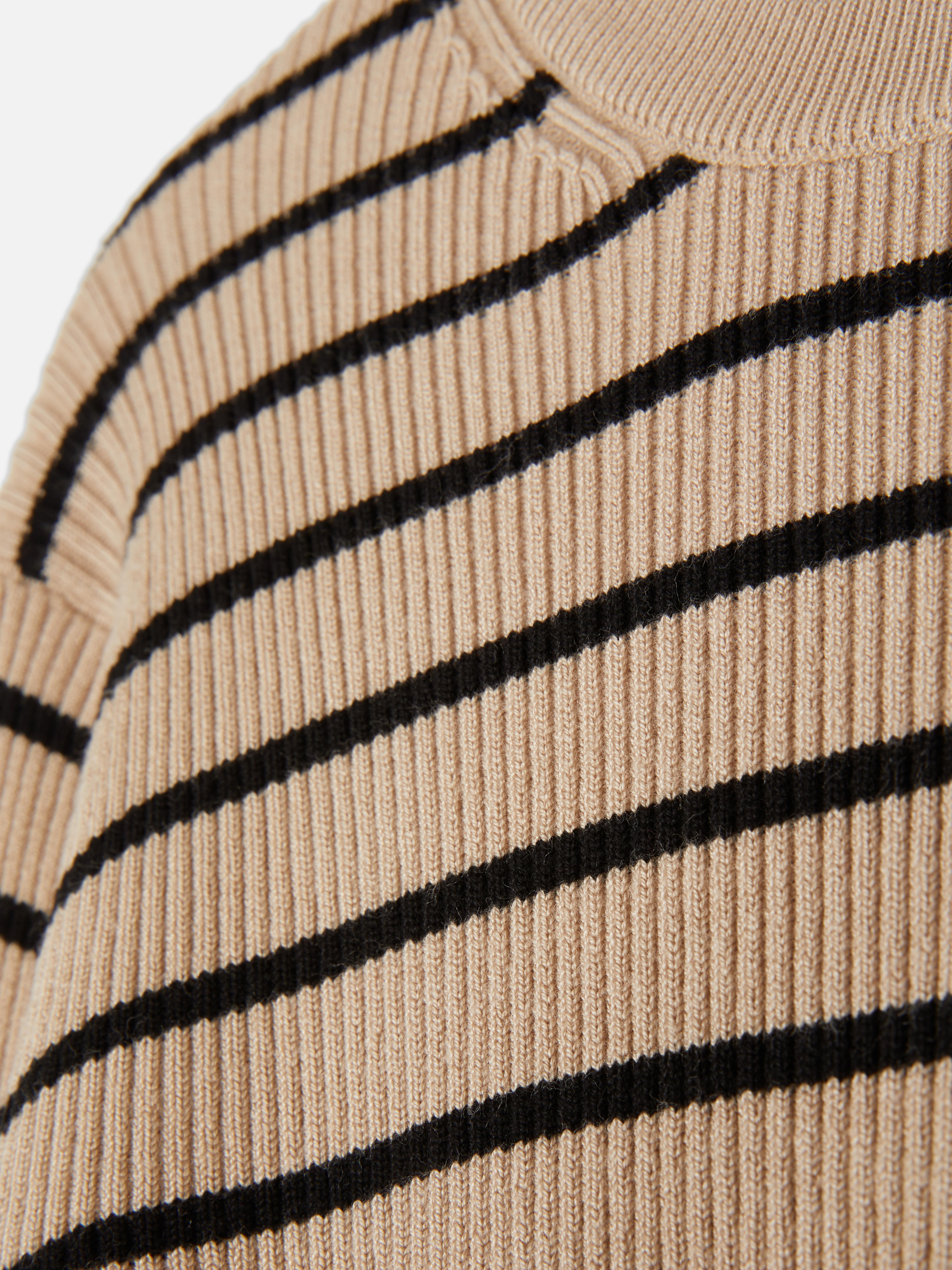 Gerippter Pullover mit Rundhalsausschnitt