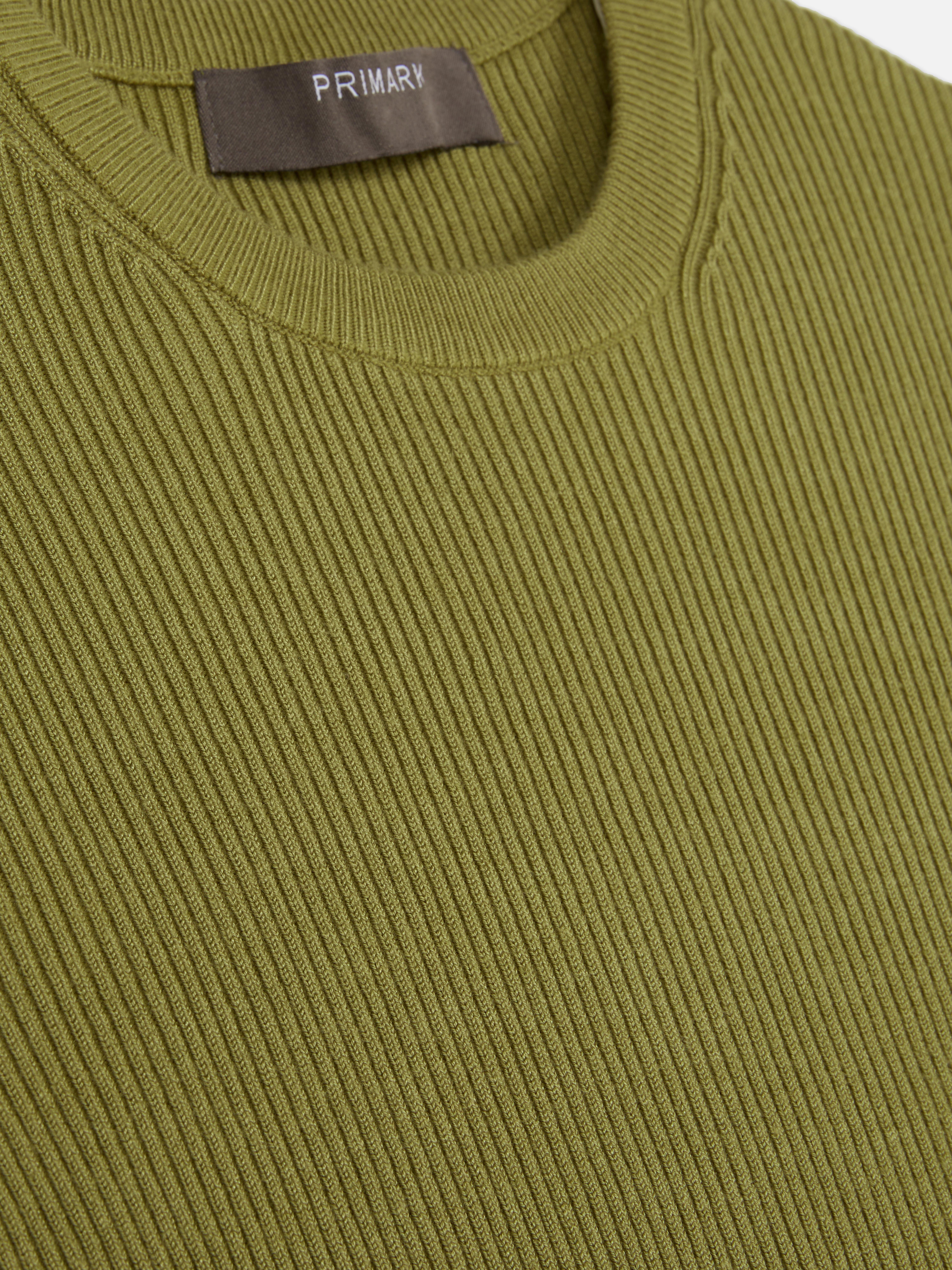 Gerippter Pullover mit Rundhalsausschnitt