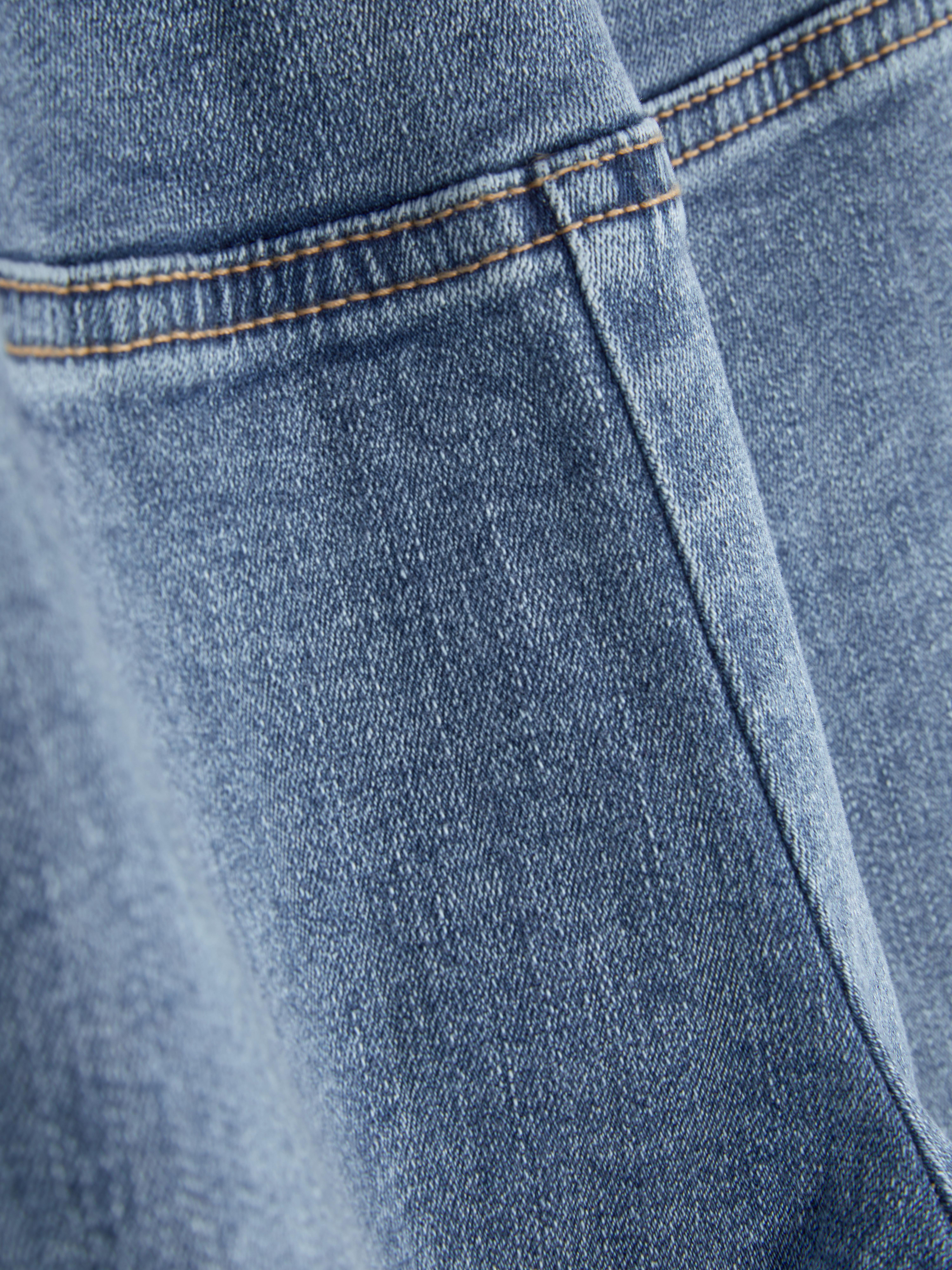 Középmagas derekú, trapézszárú jeggings