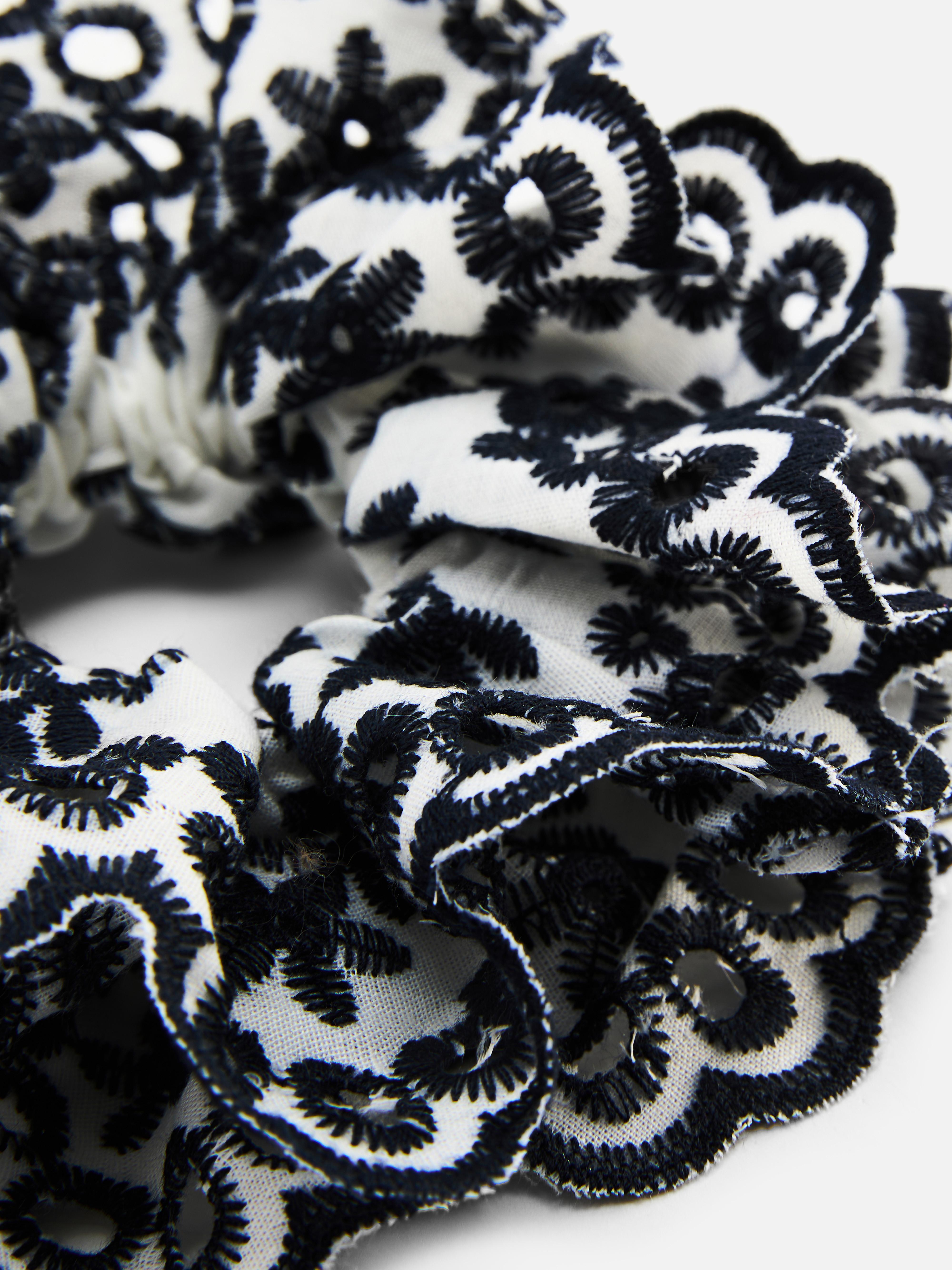 Haarscrunchie met broderie