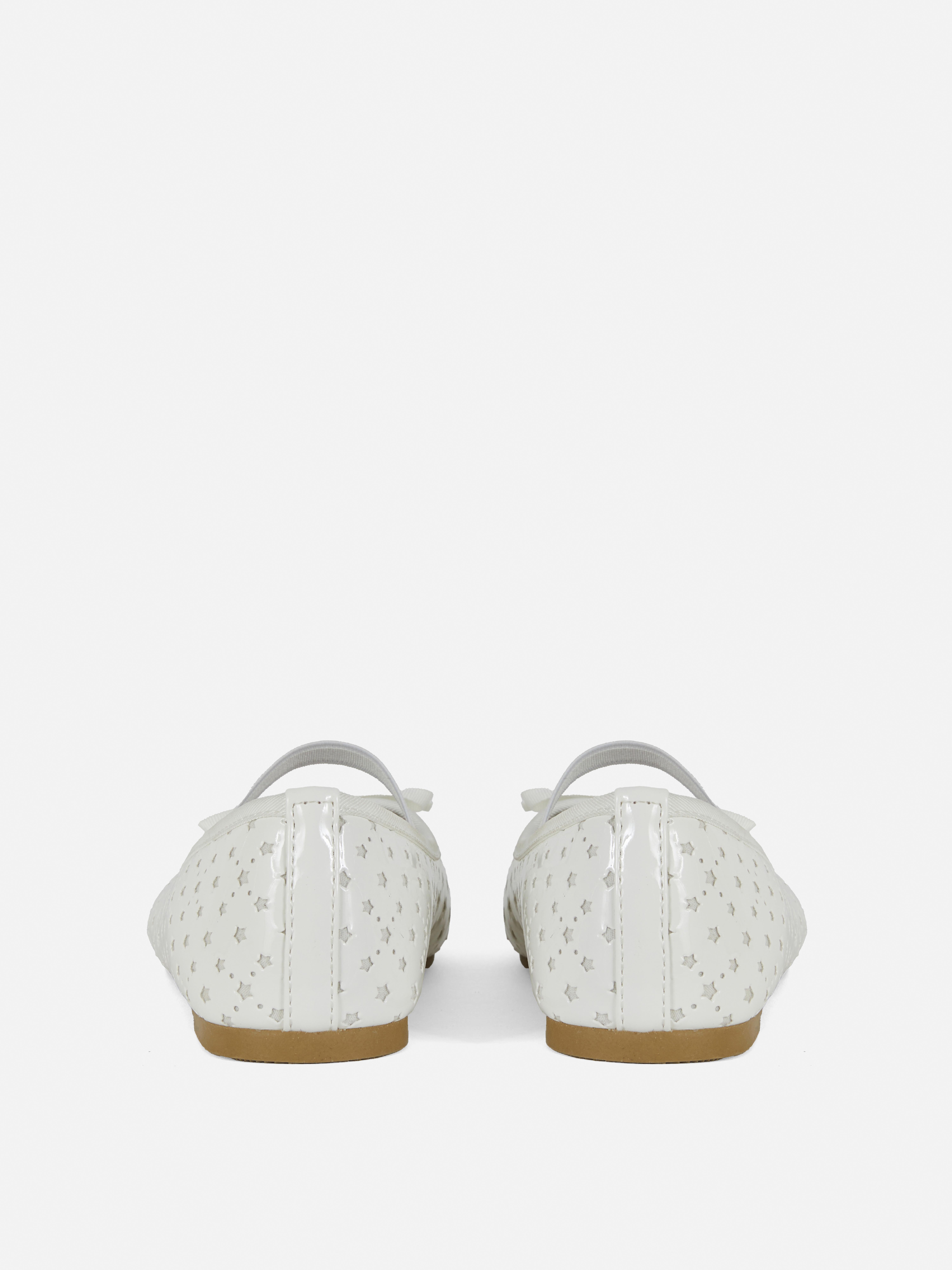 Balerinki z laserowo wycinanymi gwiazdkami