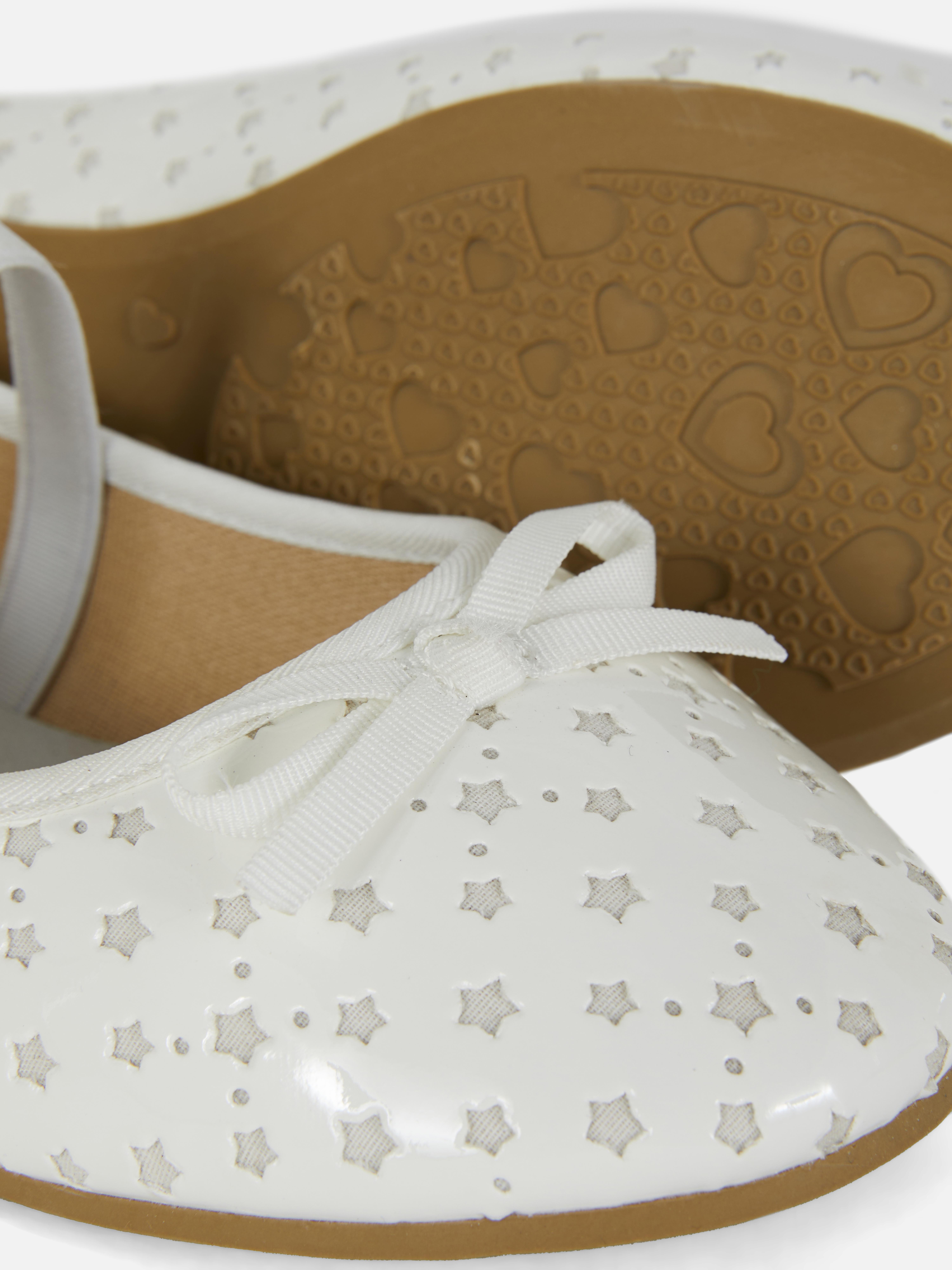 Balerinki z laserowo wycinanymi gwiazdkami