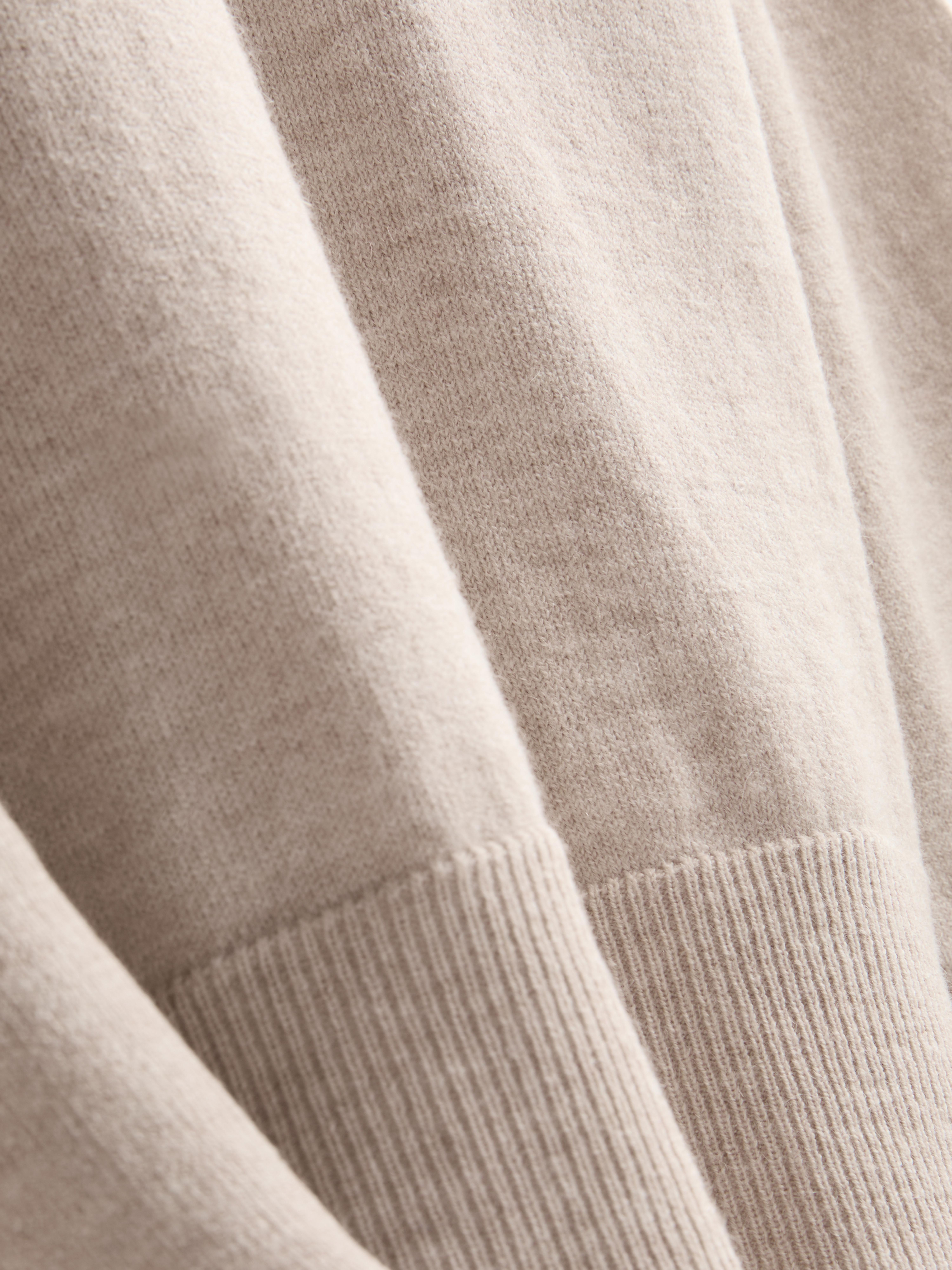 Weicher Pullover mit V-Ausschnitt