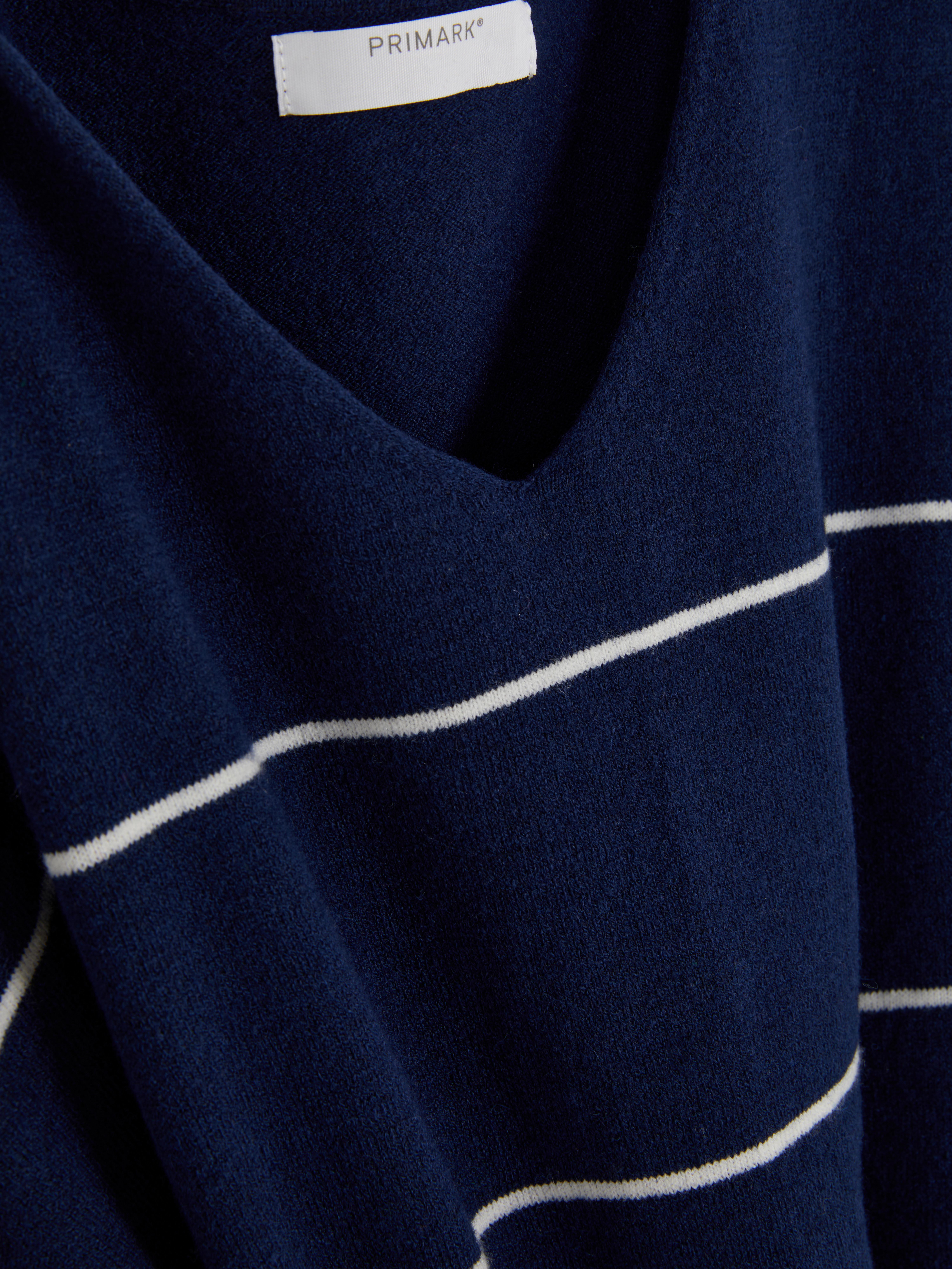 Weicher Pullover mit V-Ausschnitt