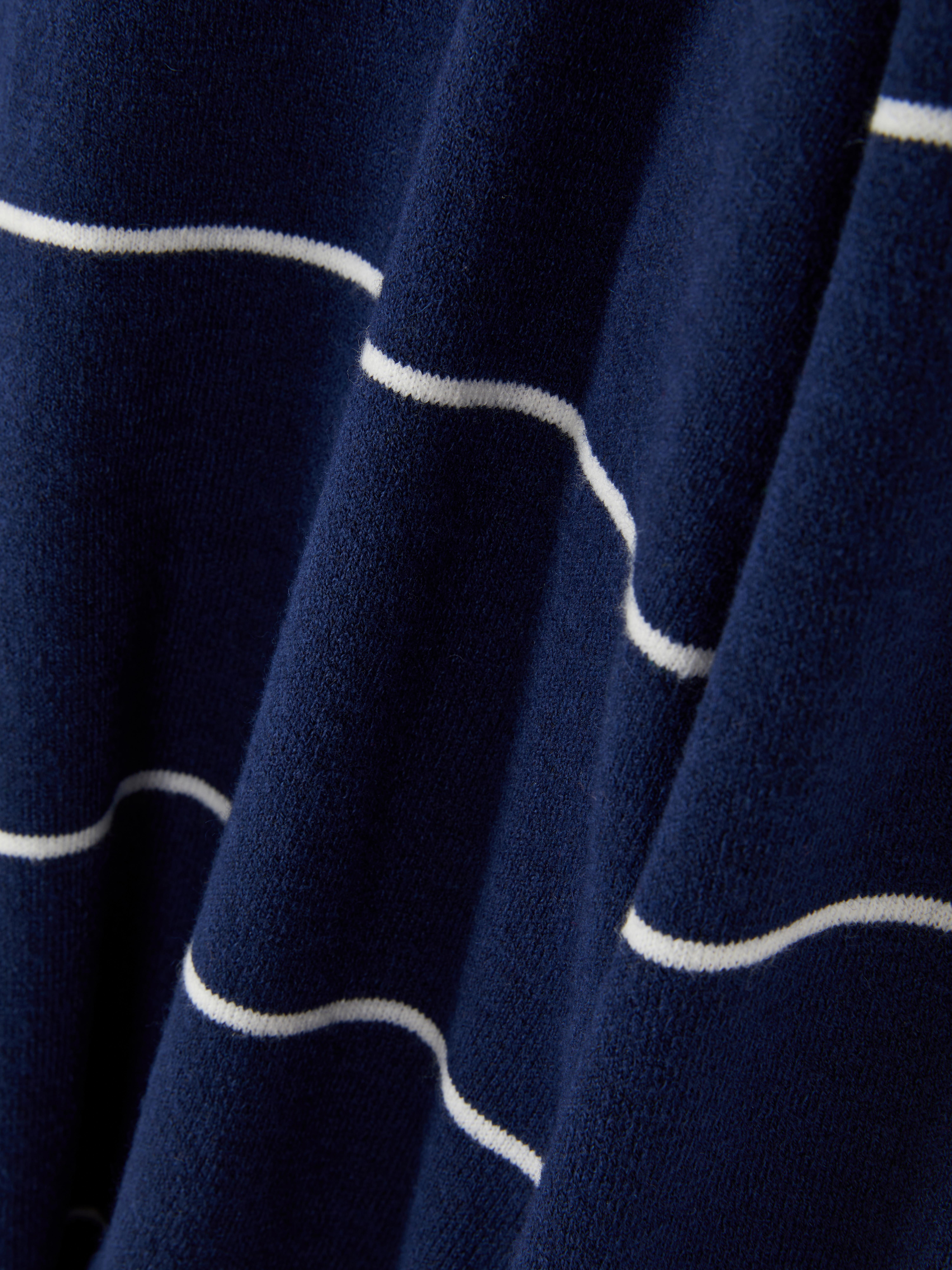 Weicher Pullover mit V-Ausschnitt
