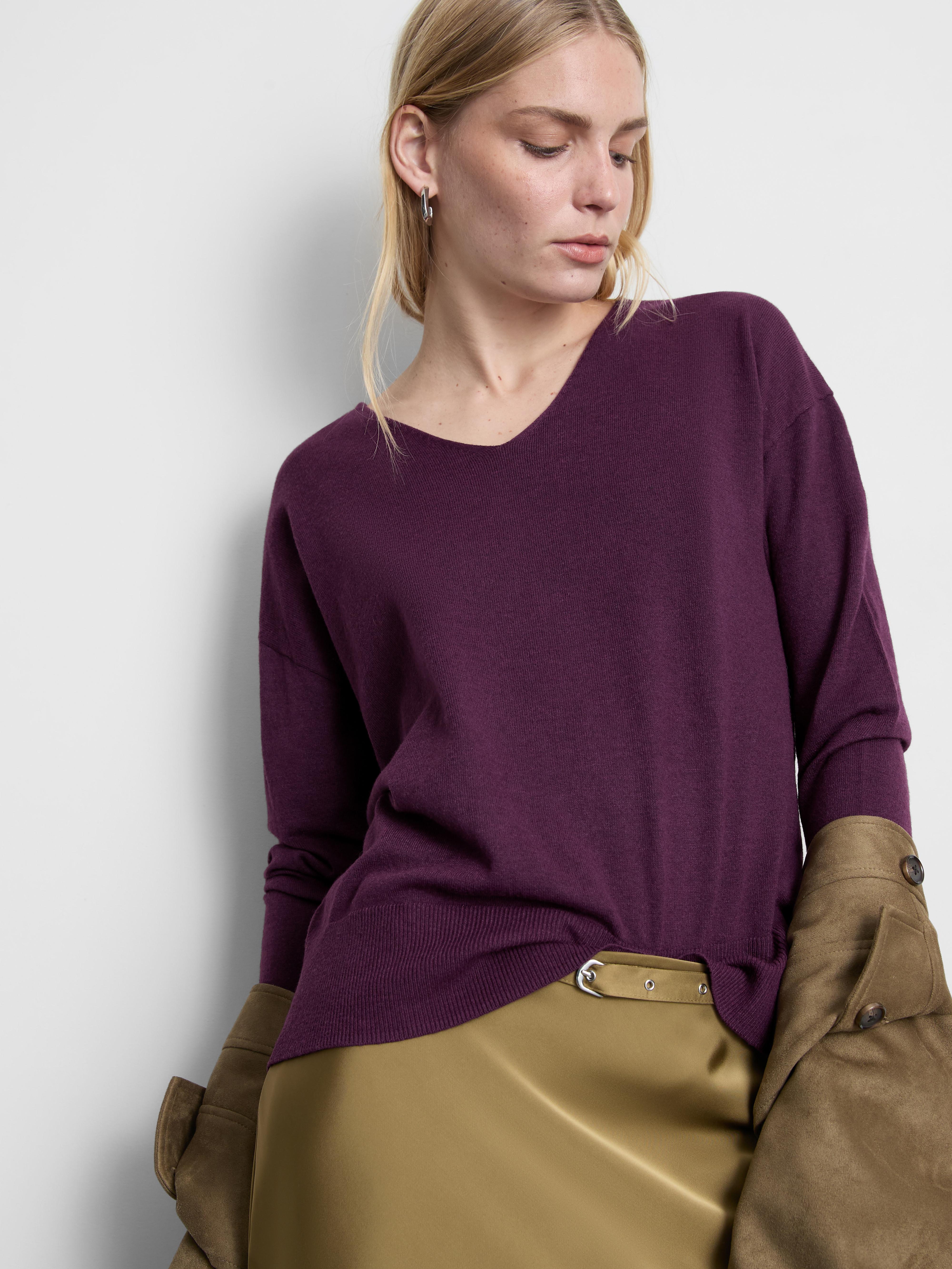 Weicher Pullover mit V-Ausschnitt Pflaumenblau