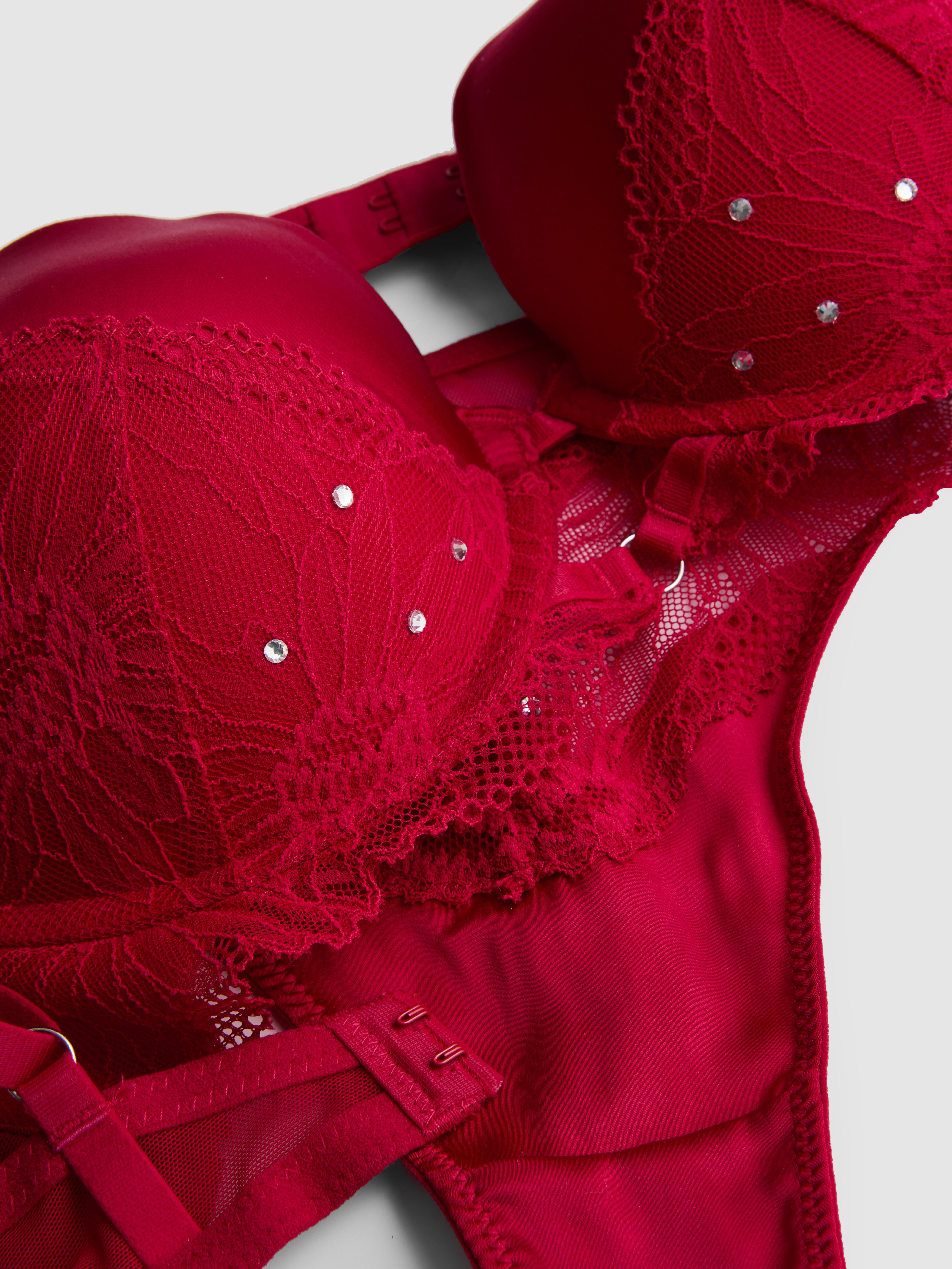 Csipkés, maximalizáló fehérneműszett