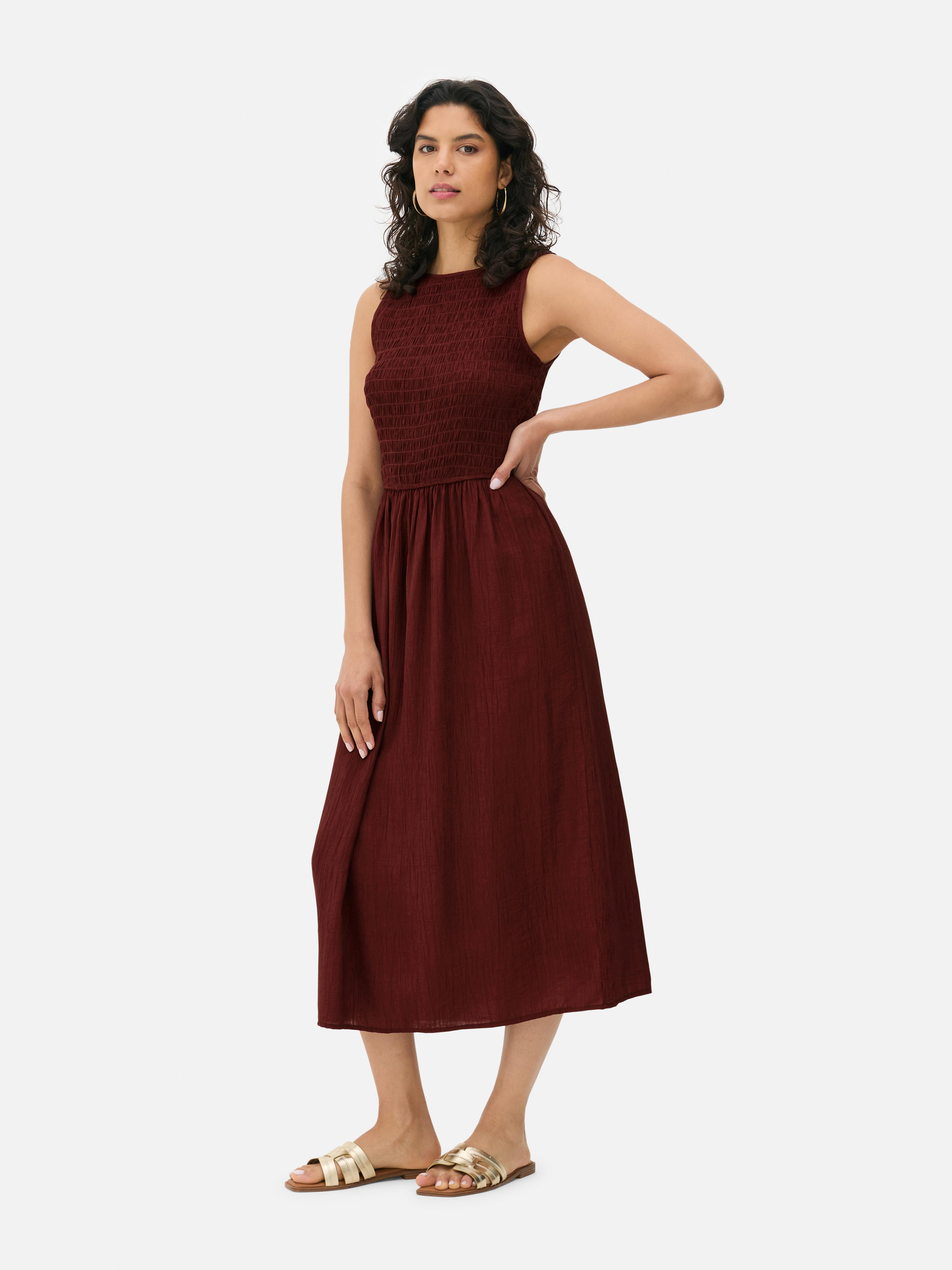 Ärmelloses Midikleid mit gerafftem Oberteil