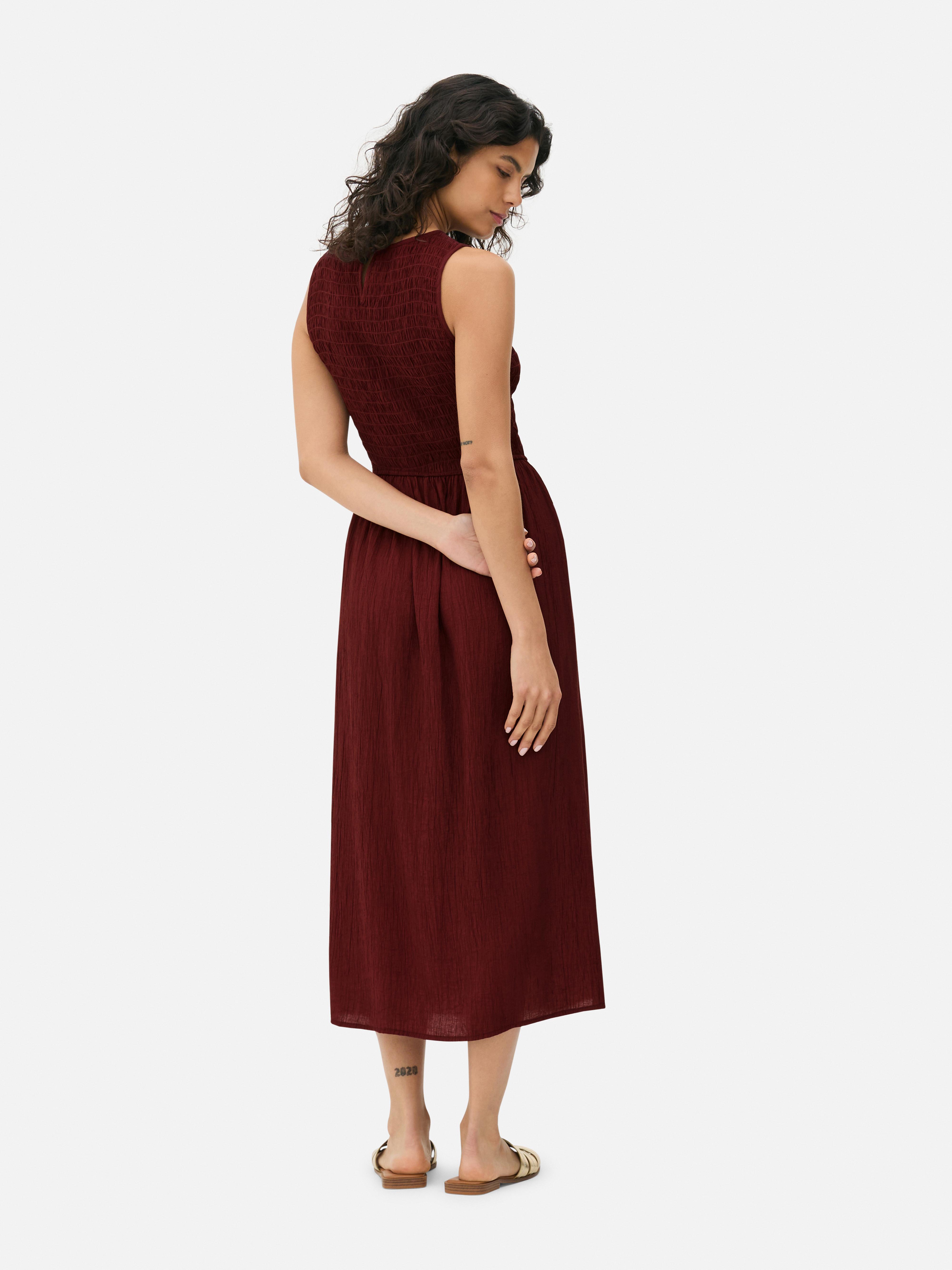 Ärmelloses Midikleid mit gerafftem Oberteil