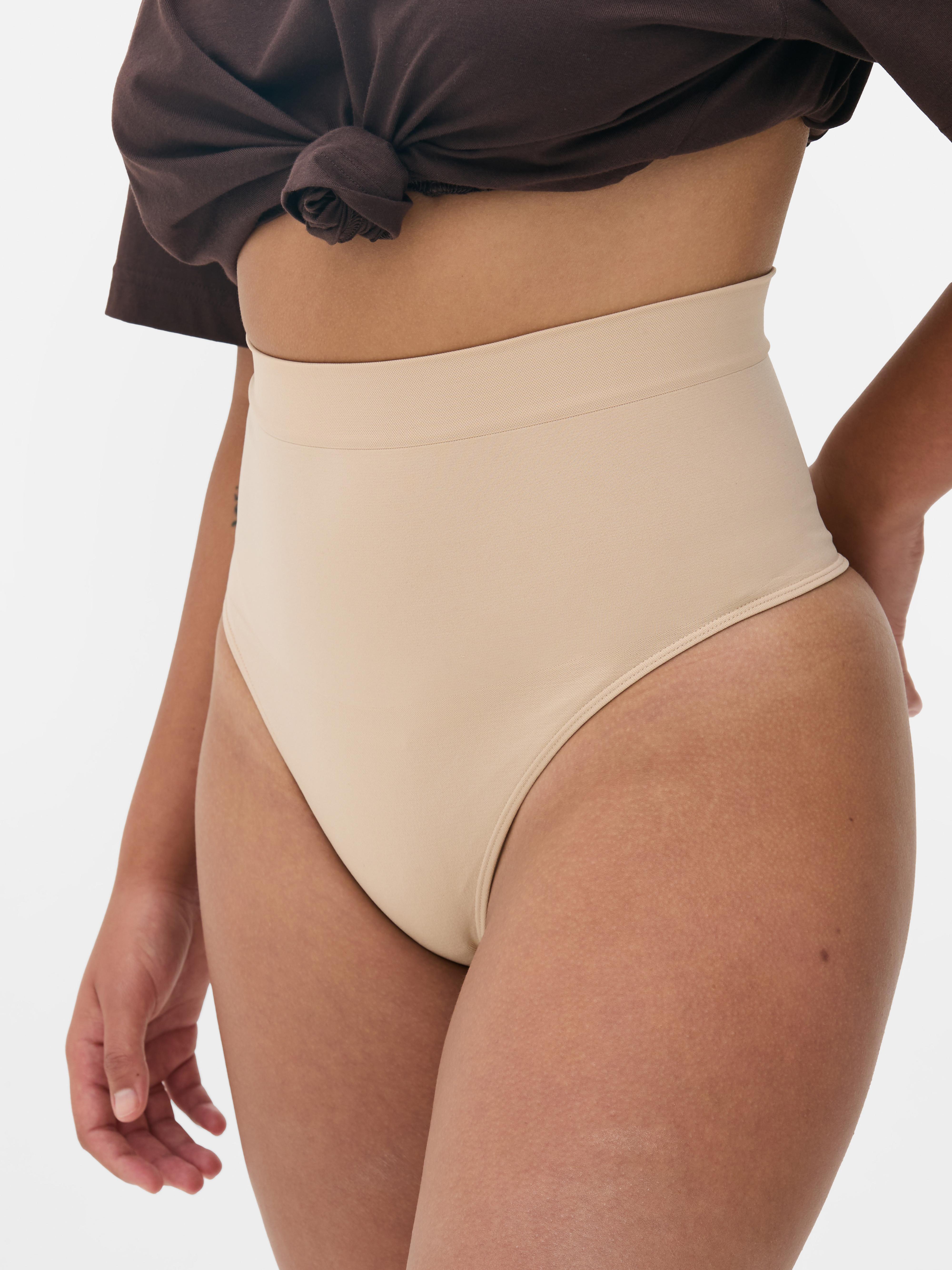 Nahtloser, figurformender Tanga mit hohem Bund