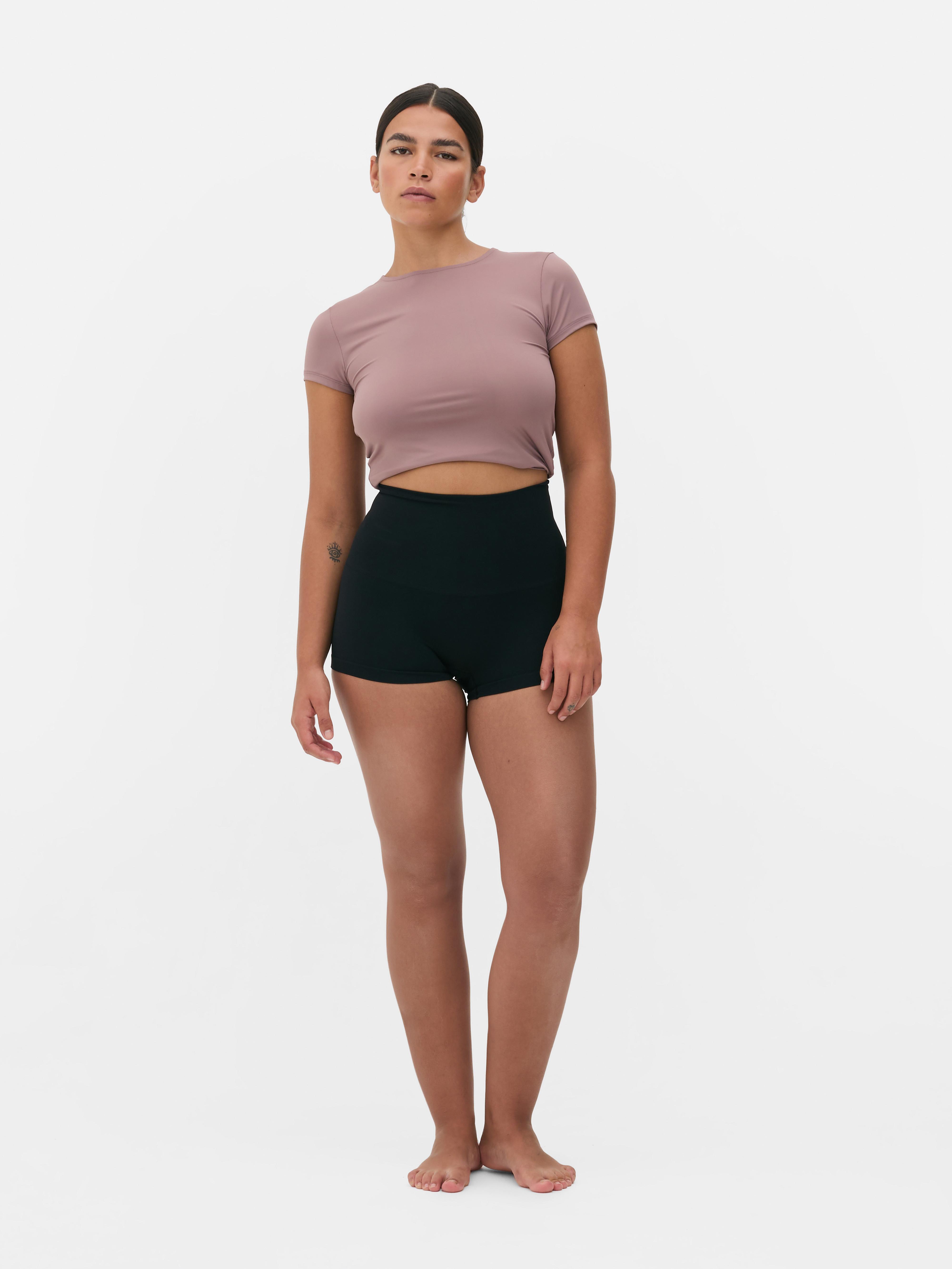 Taillenhohe, figurformende Shorts