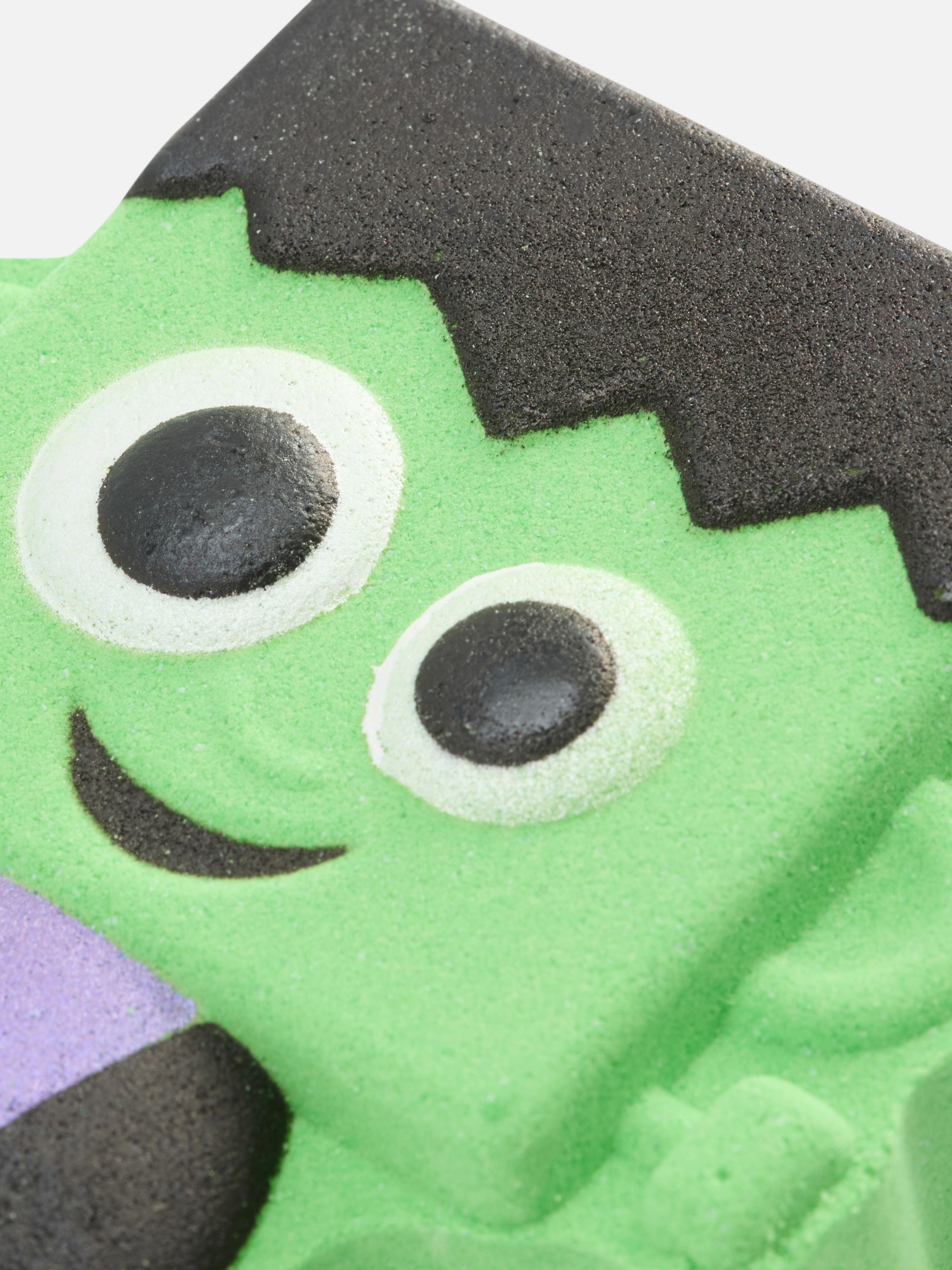 Halloween-Badebombe in Zombieform