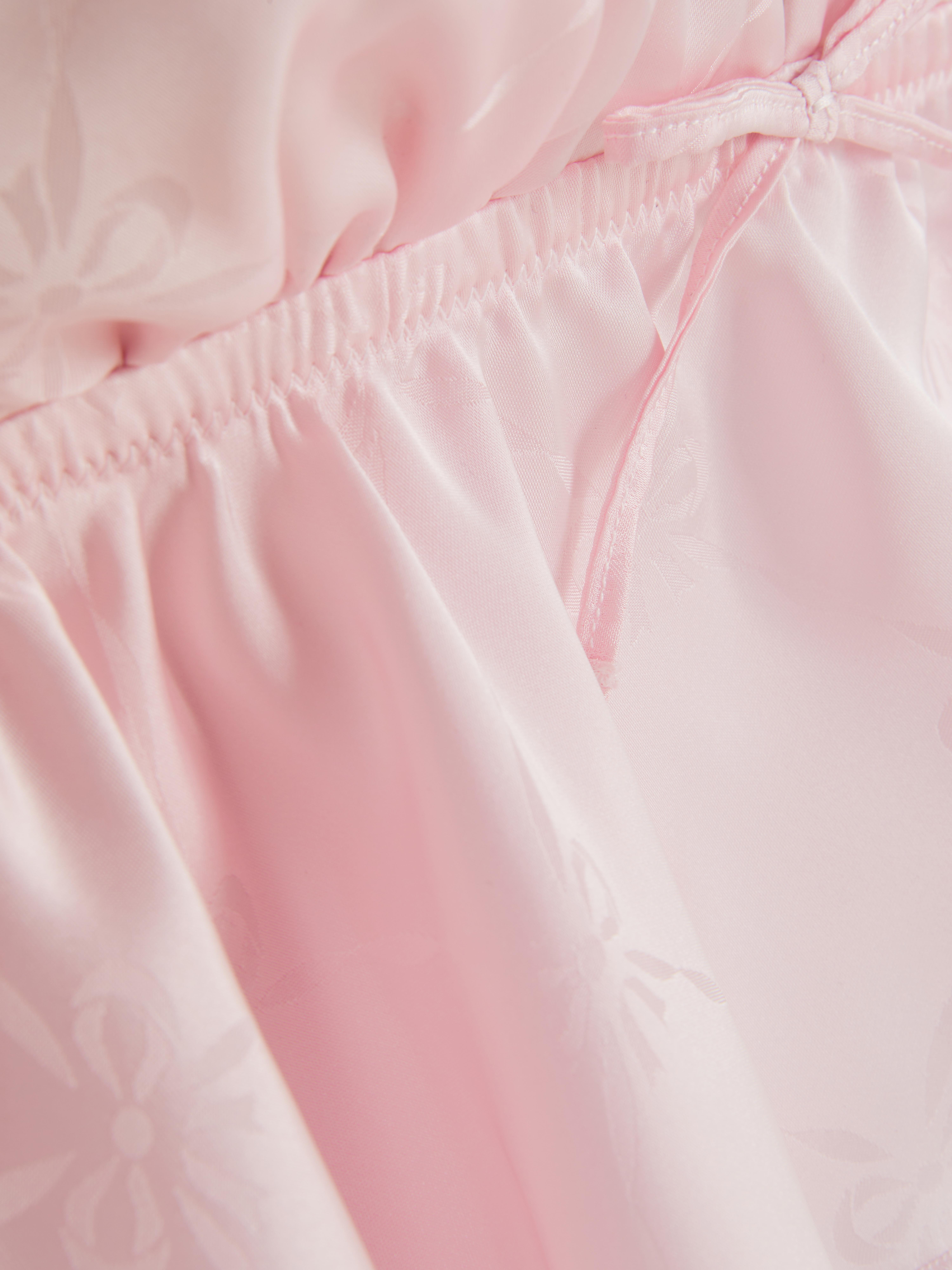 Brassière à volants et nœud