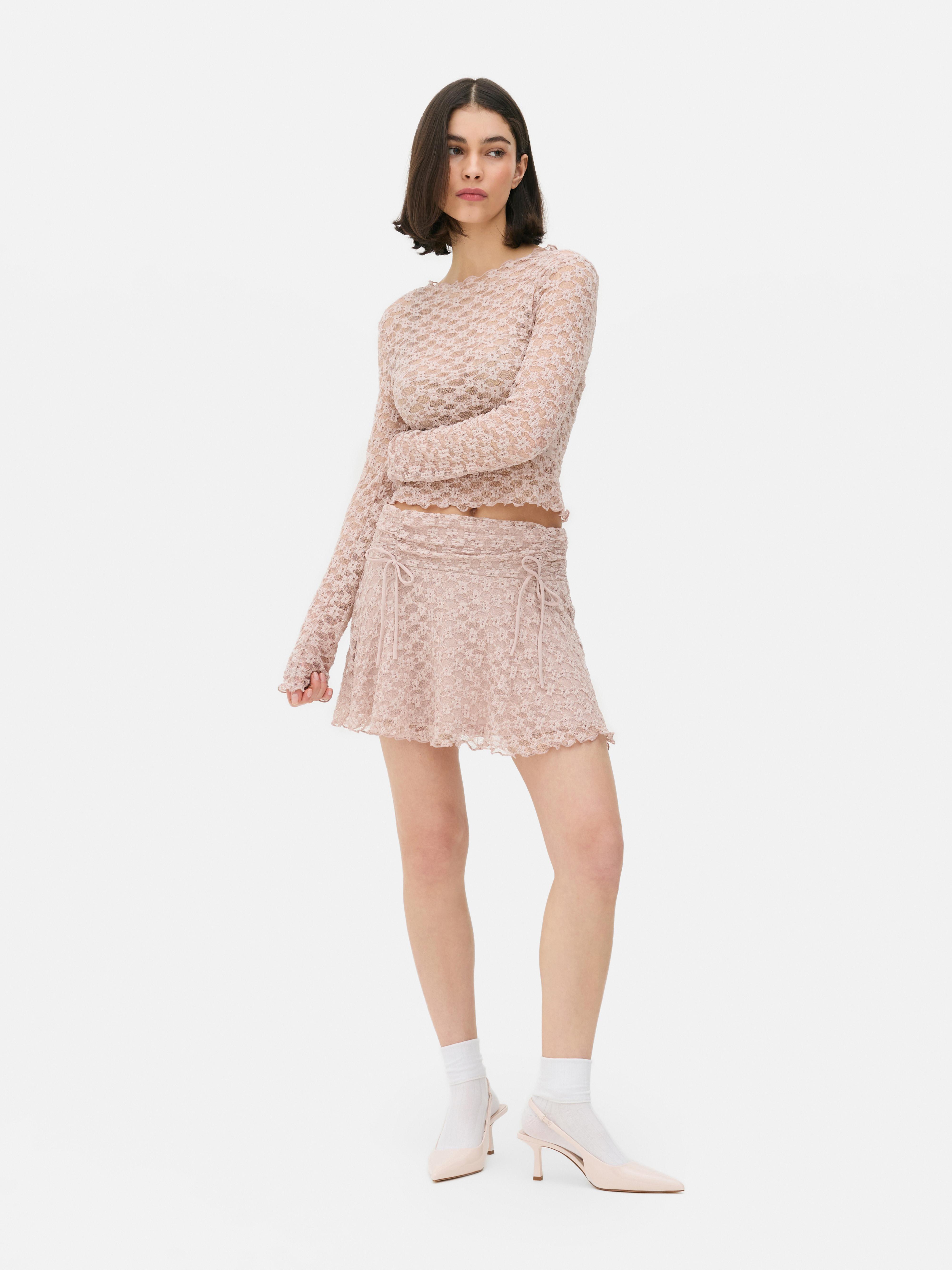 Minigonna in pizzo con bordo smerlato