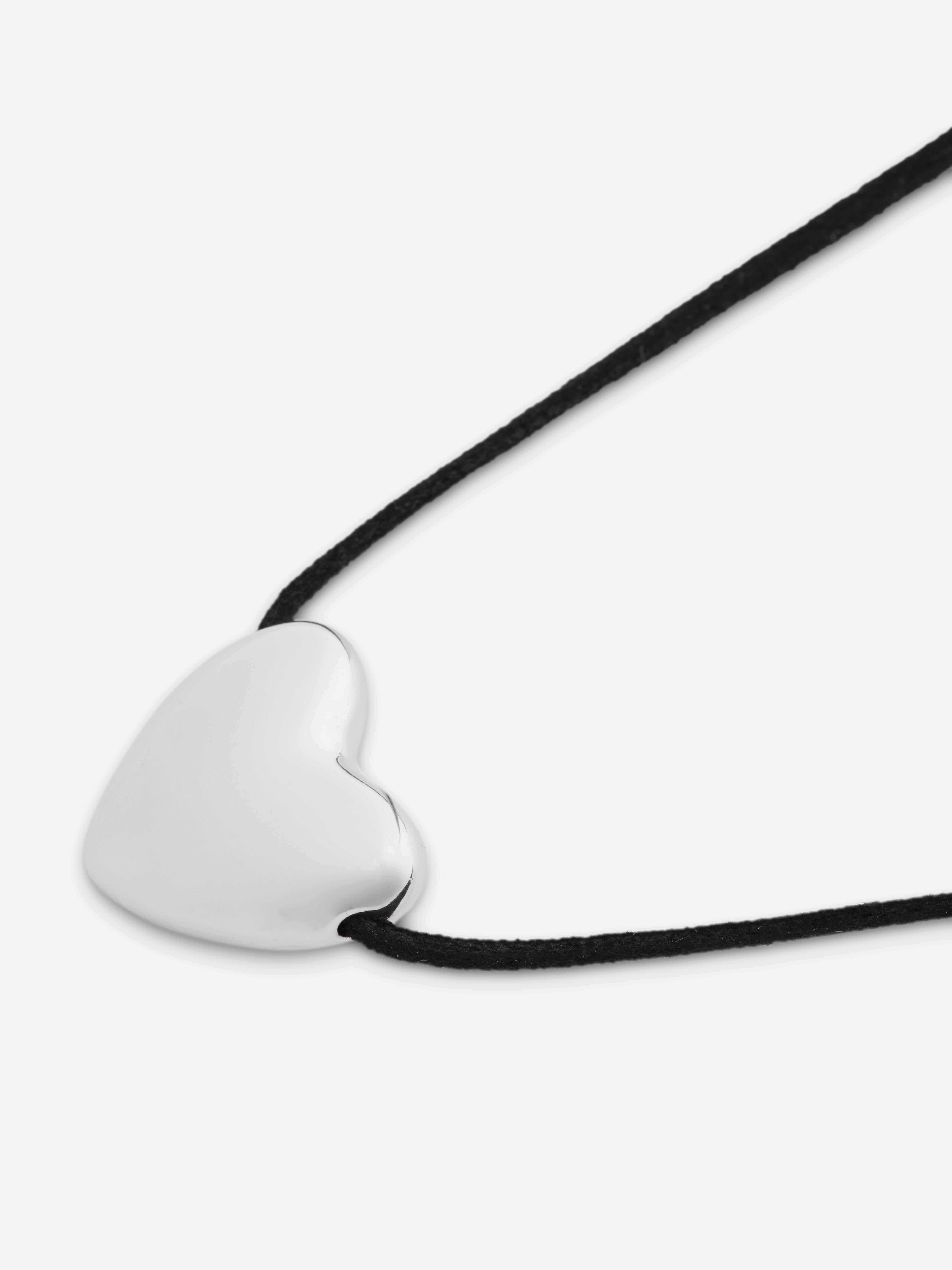 Collier en corde à pendentif cœur