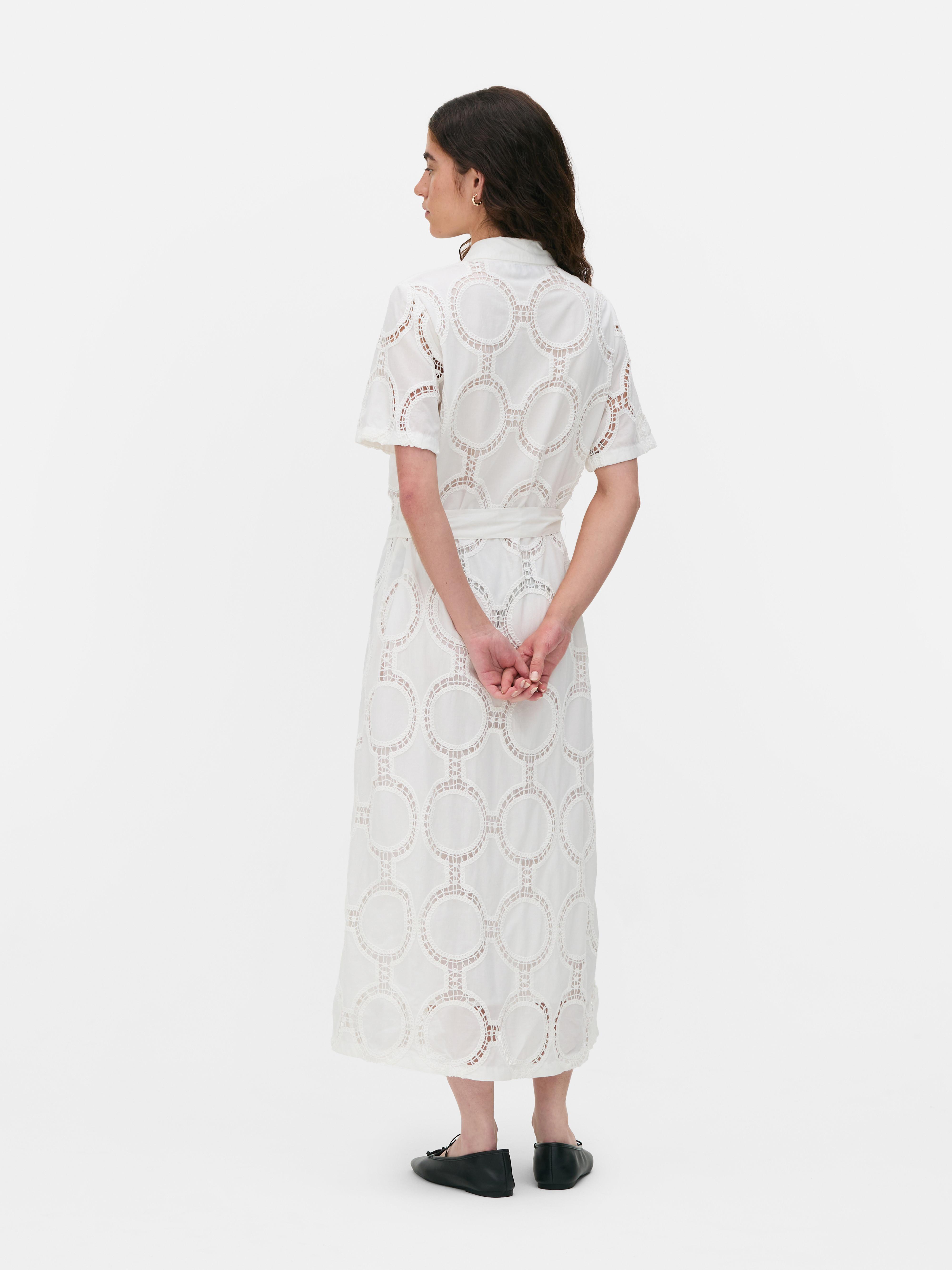Vestido camiseiro midi bordado The Edit