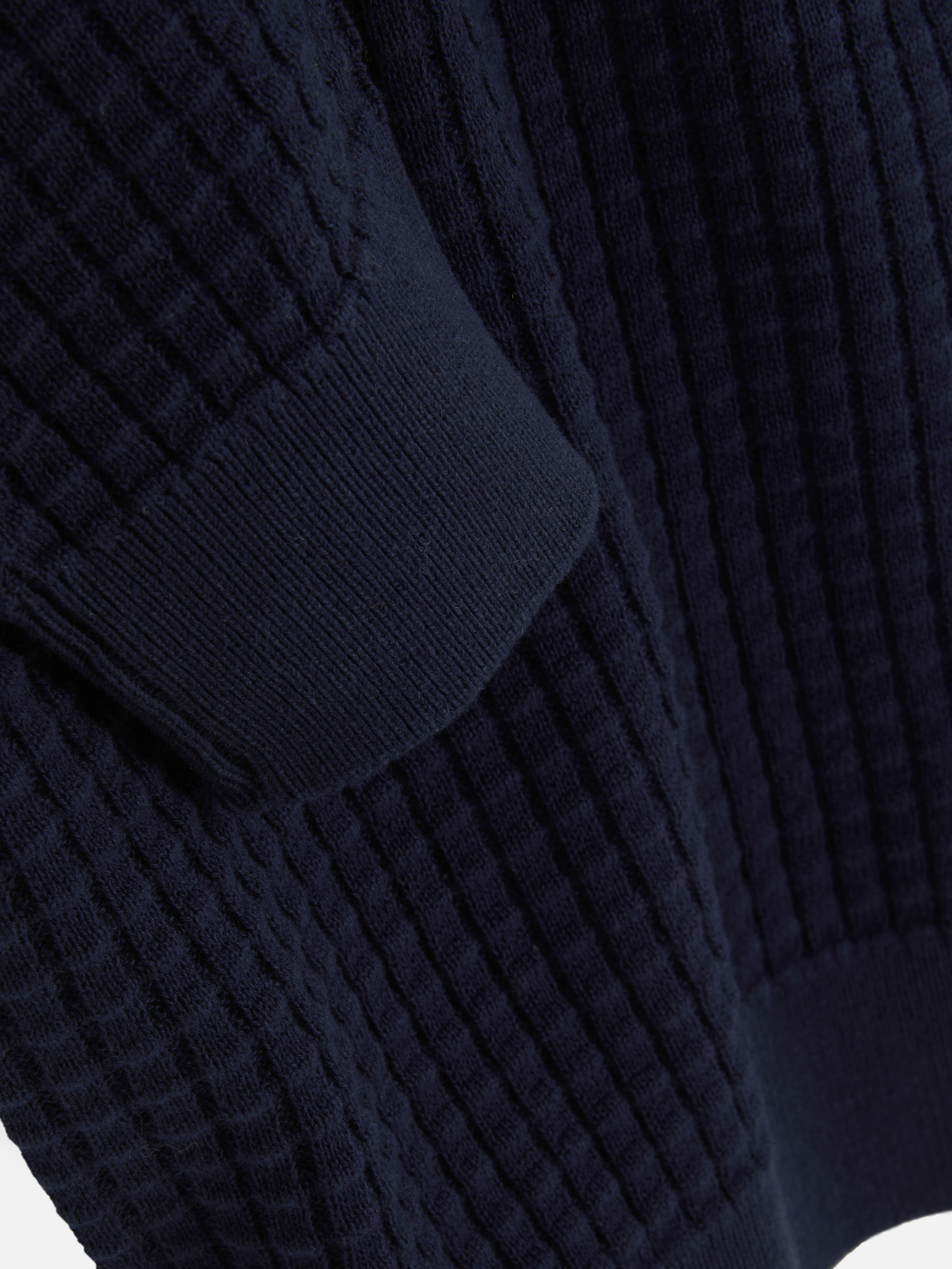 Textúrovaný polo pulóver