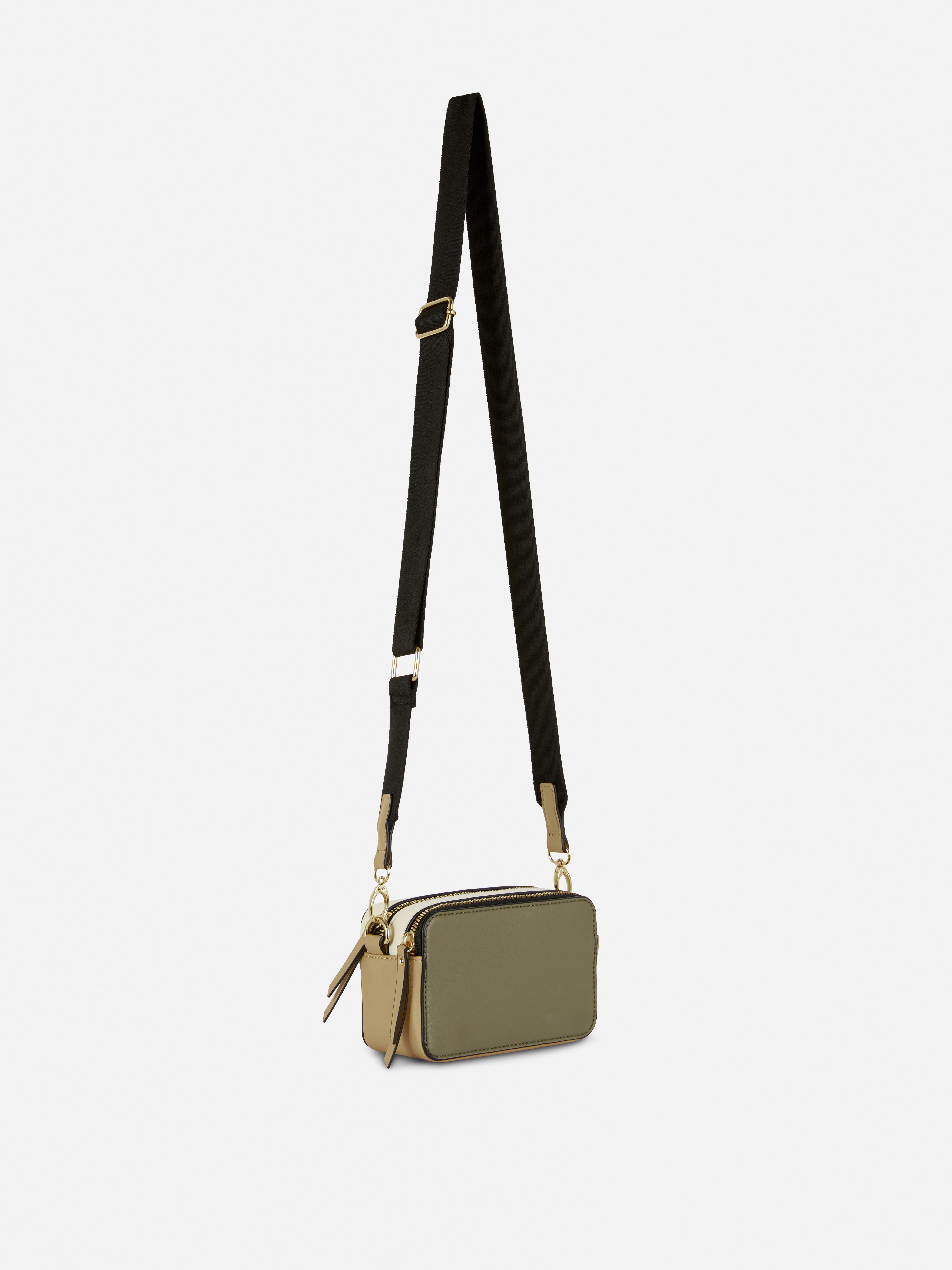 【おまけ付き】 Mini Messenger Bag / Olive The Mini Crossbody Bag in Olive Green | Away