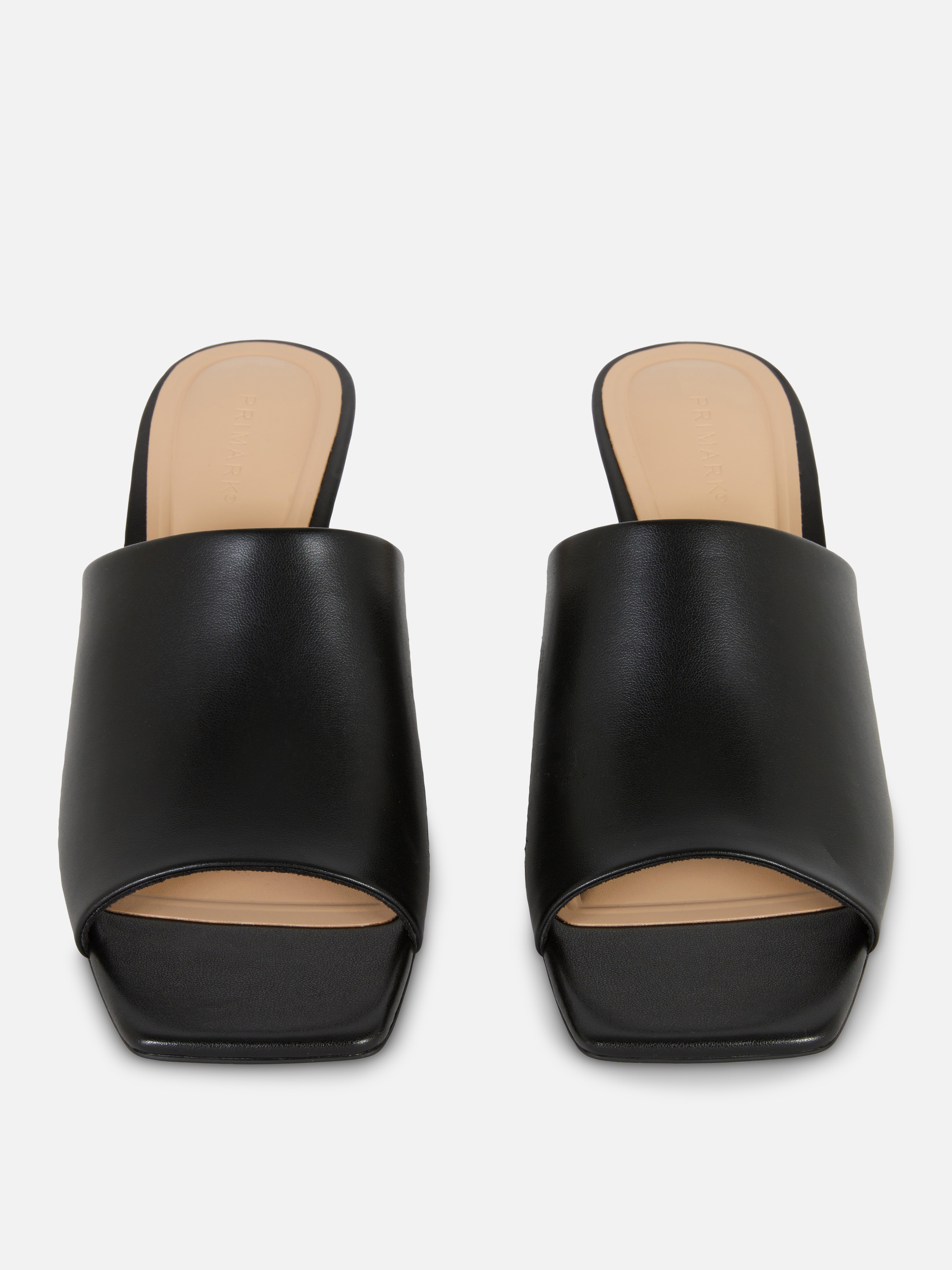 Chinelas de tacón con puntera cuadrada