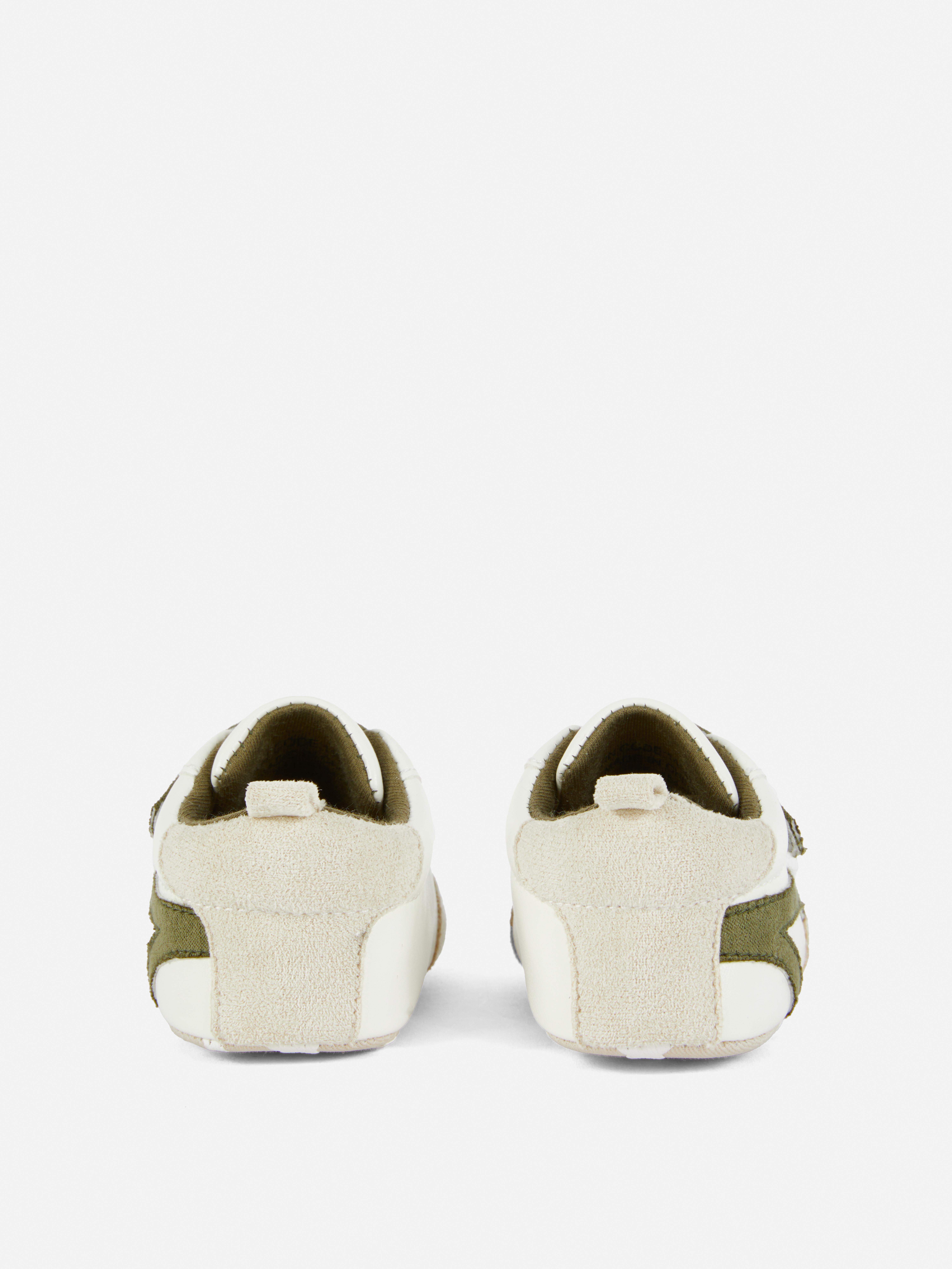 Sneaker mit Einsätzen für Babys