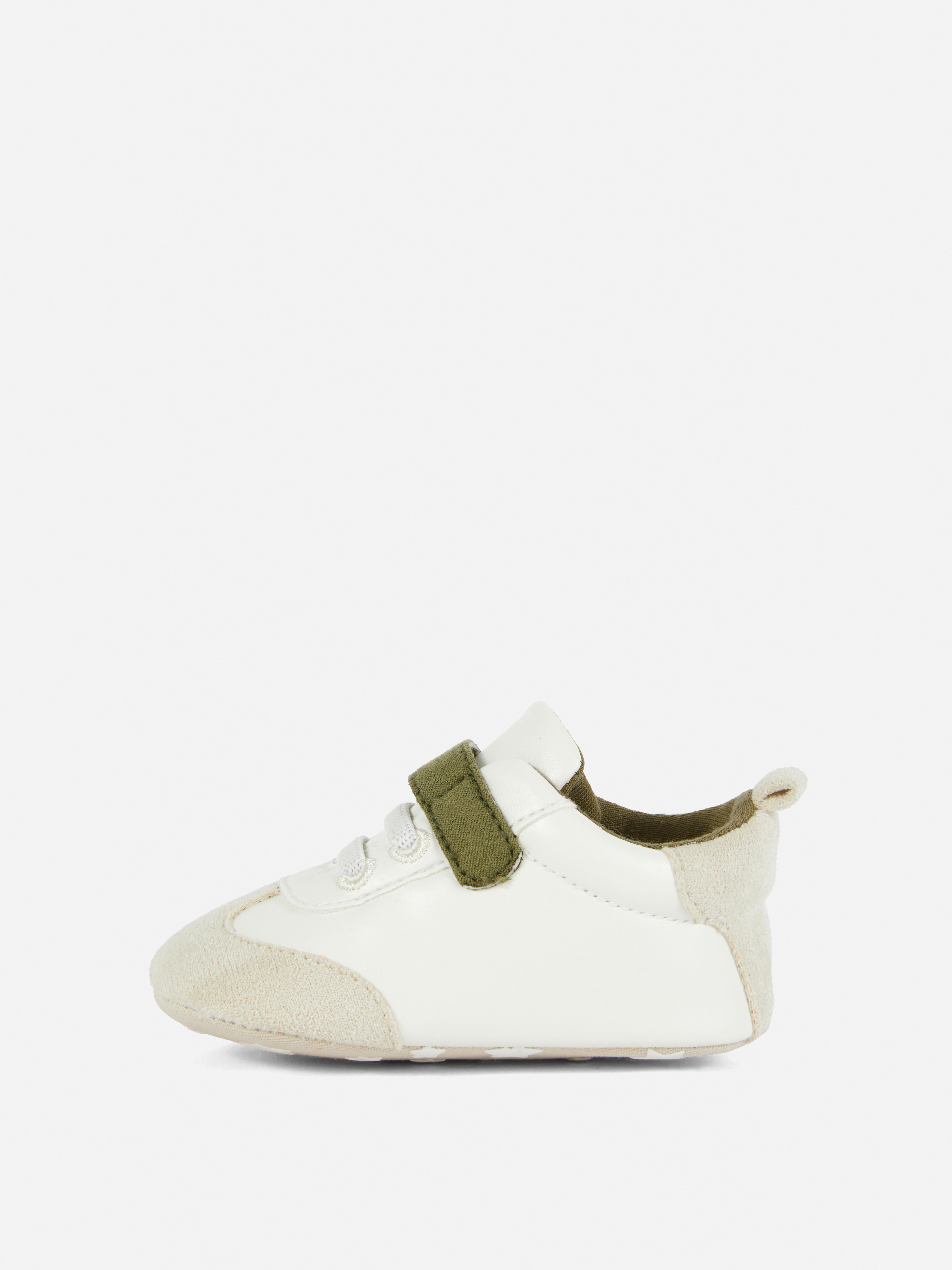 Sneaker mit Einsätzen für Babys