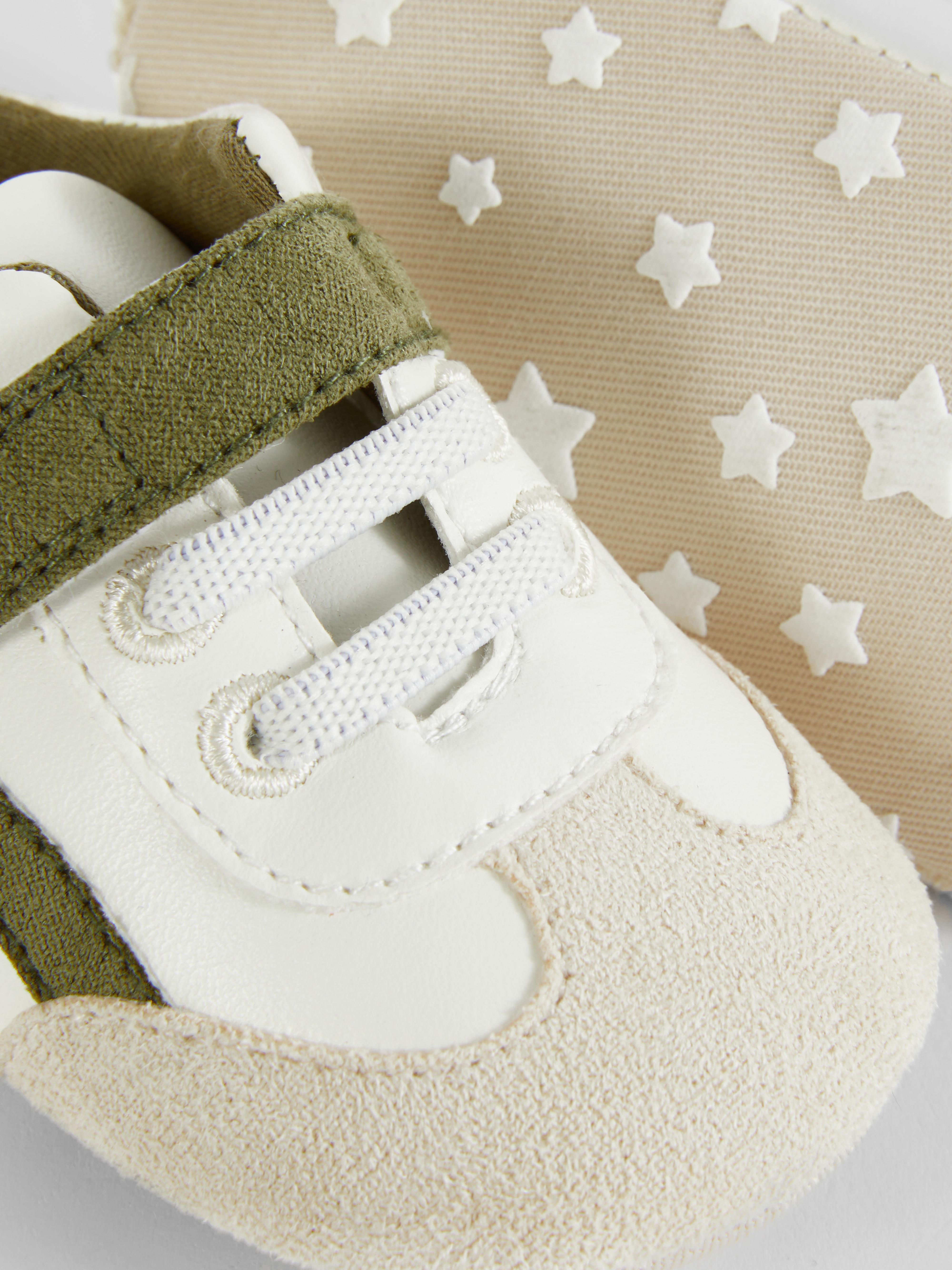Sneaker mit Einsätzen für Babys