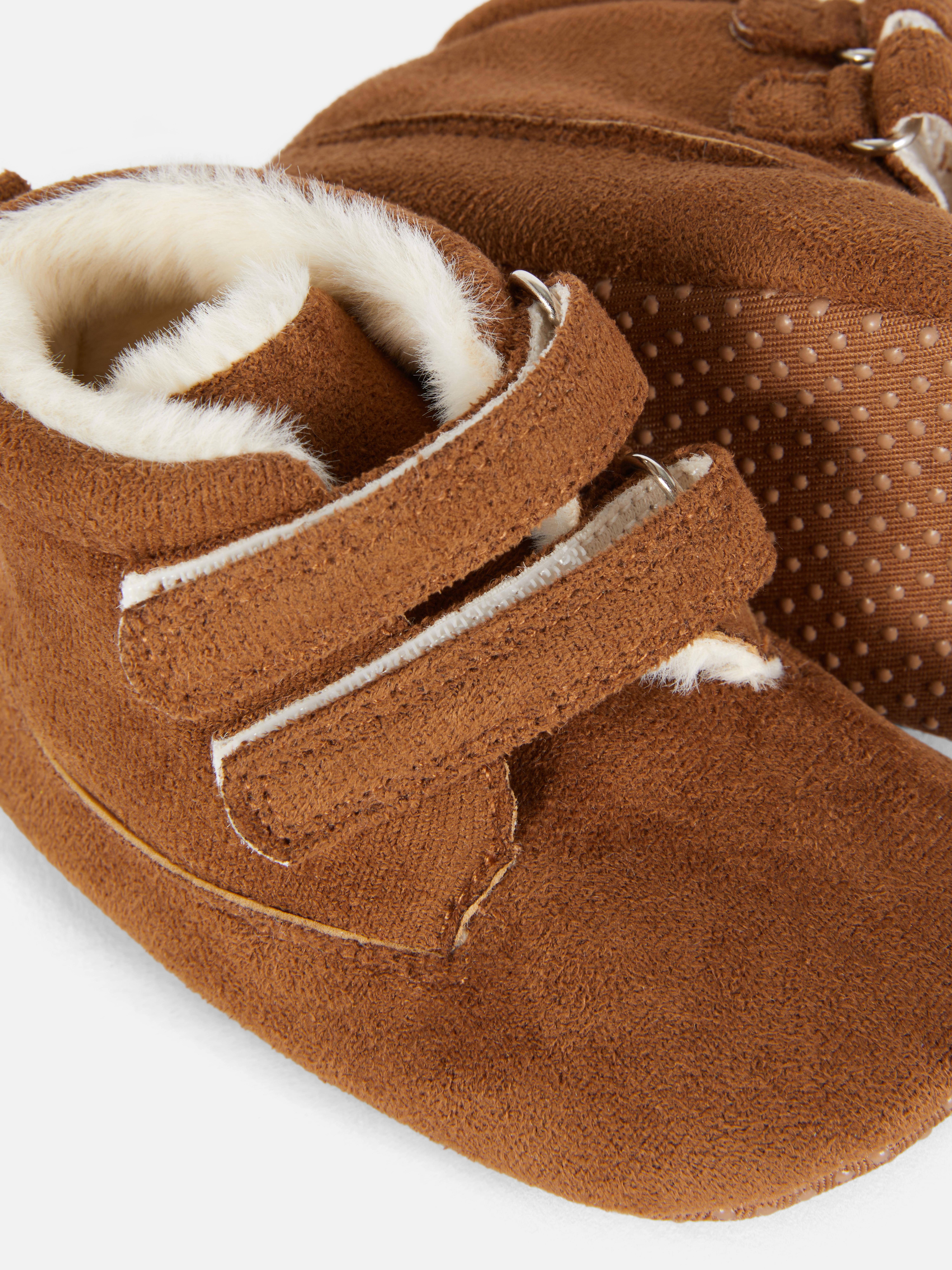 0–18 Monate | Kuschelige Stiefeletten mit zwei Riemen