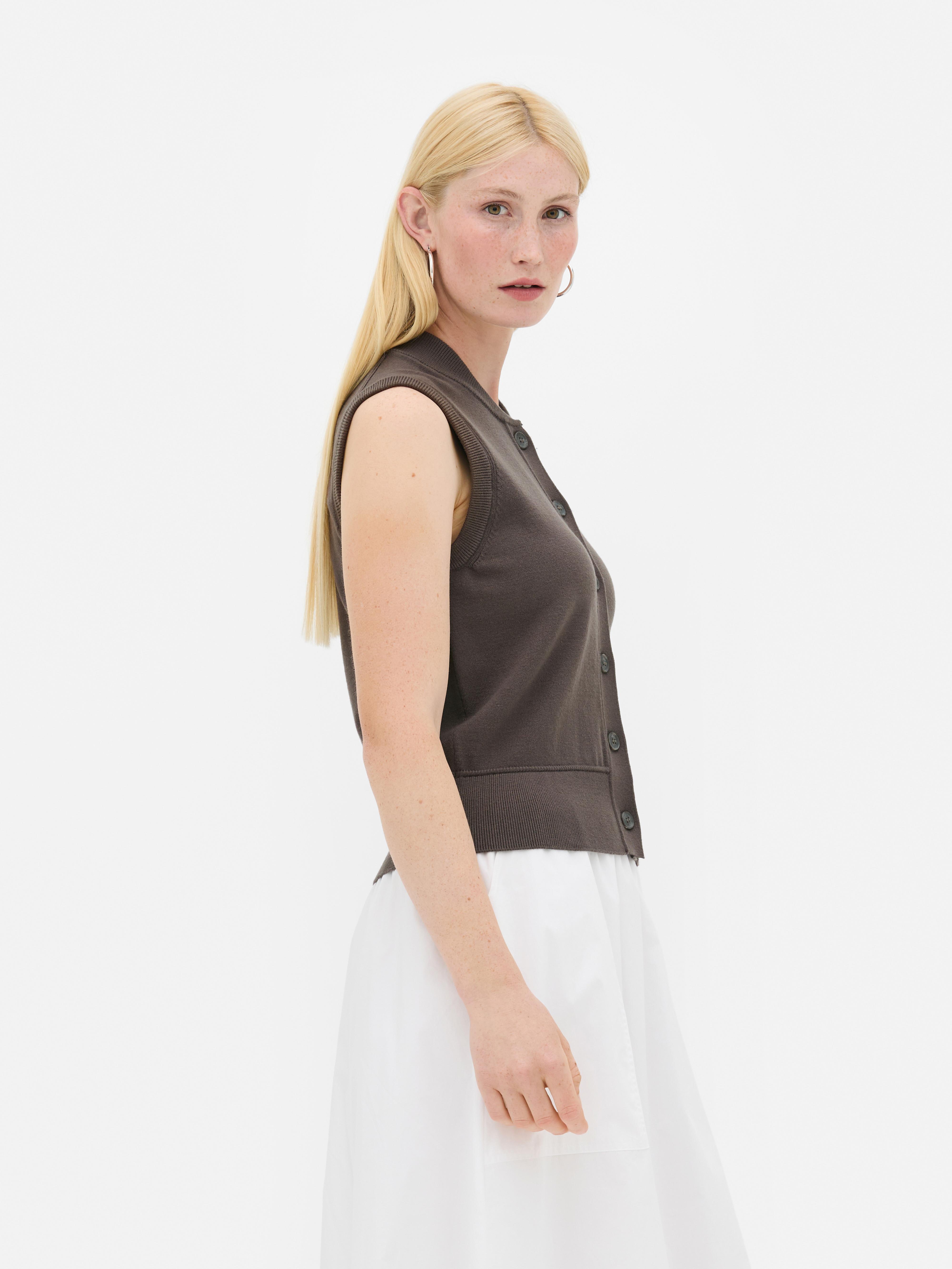 Chaleco con tapeta con pespuntes