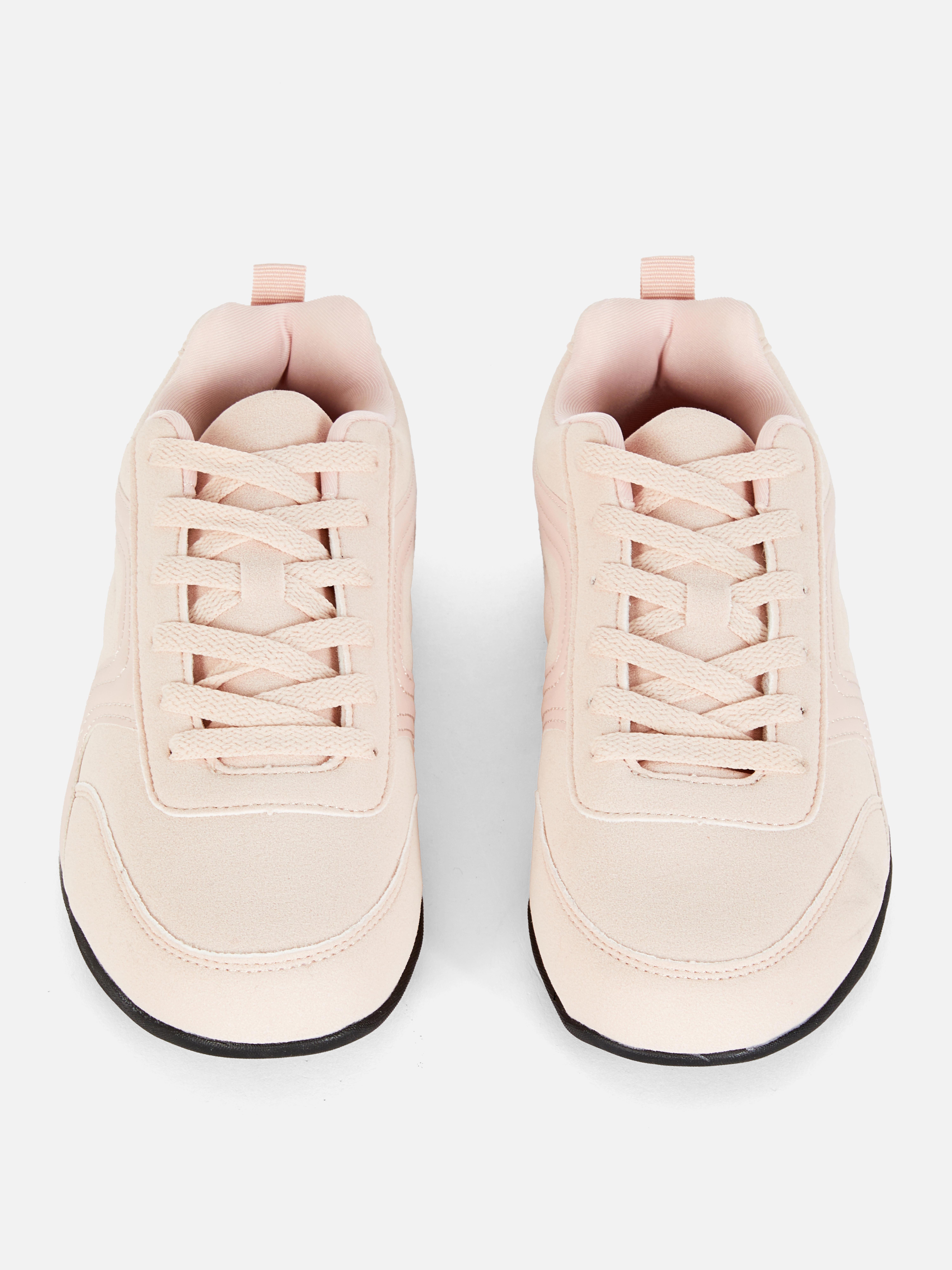 Deportivas retro de caña baja y perfil fino