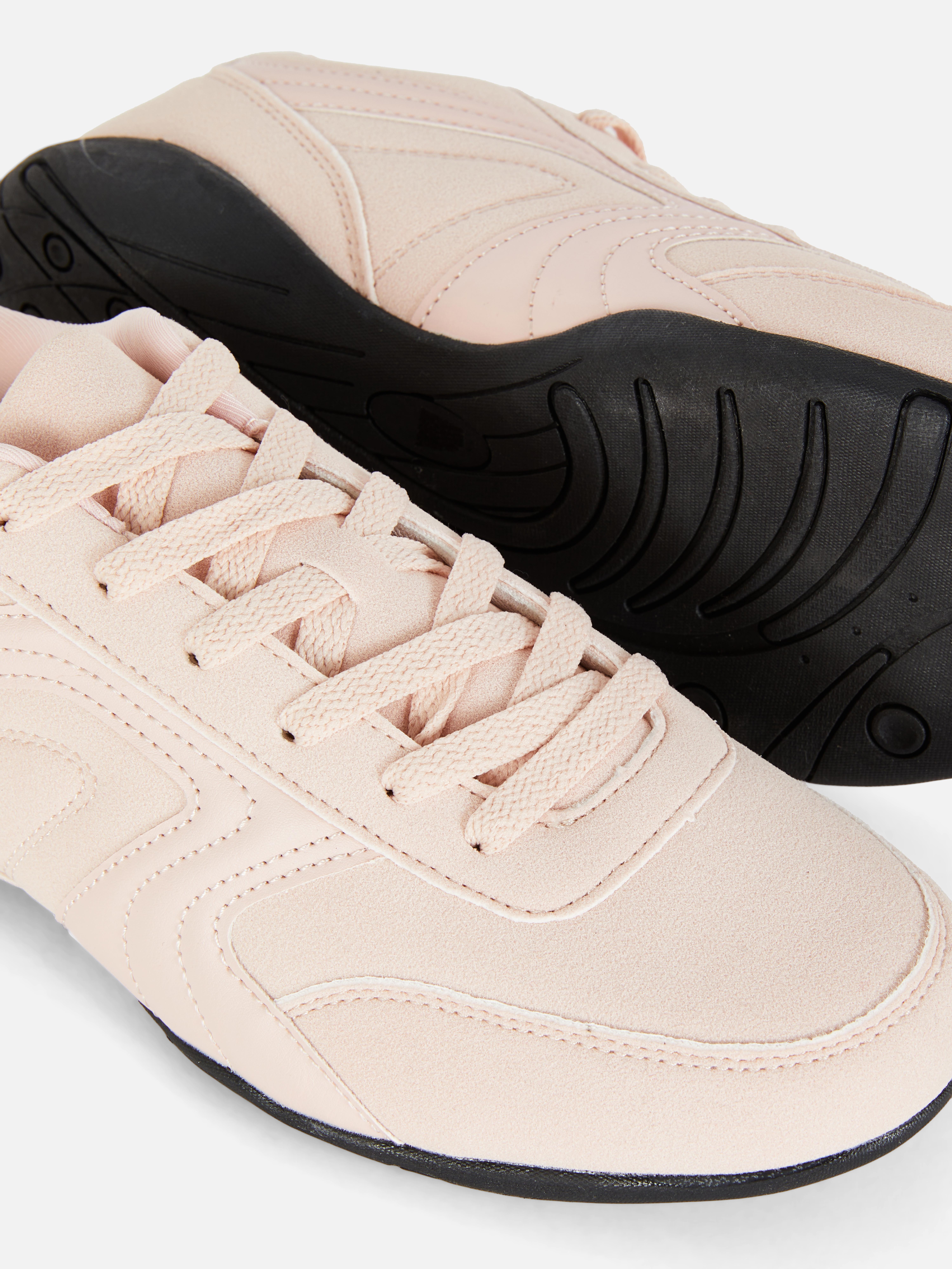 Deportivas retro de caña baja y perfil fino