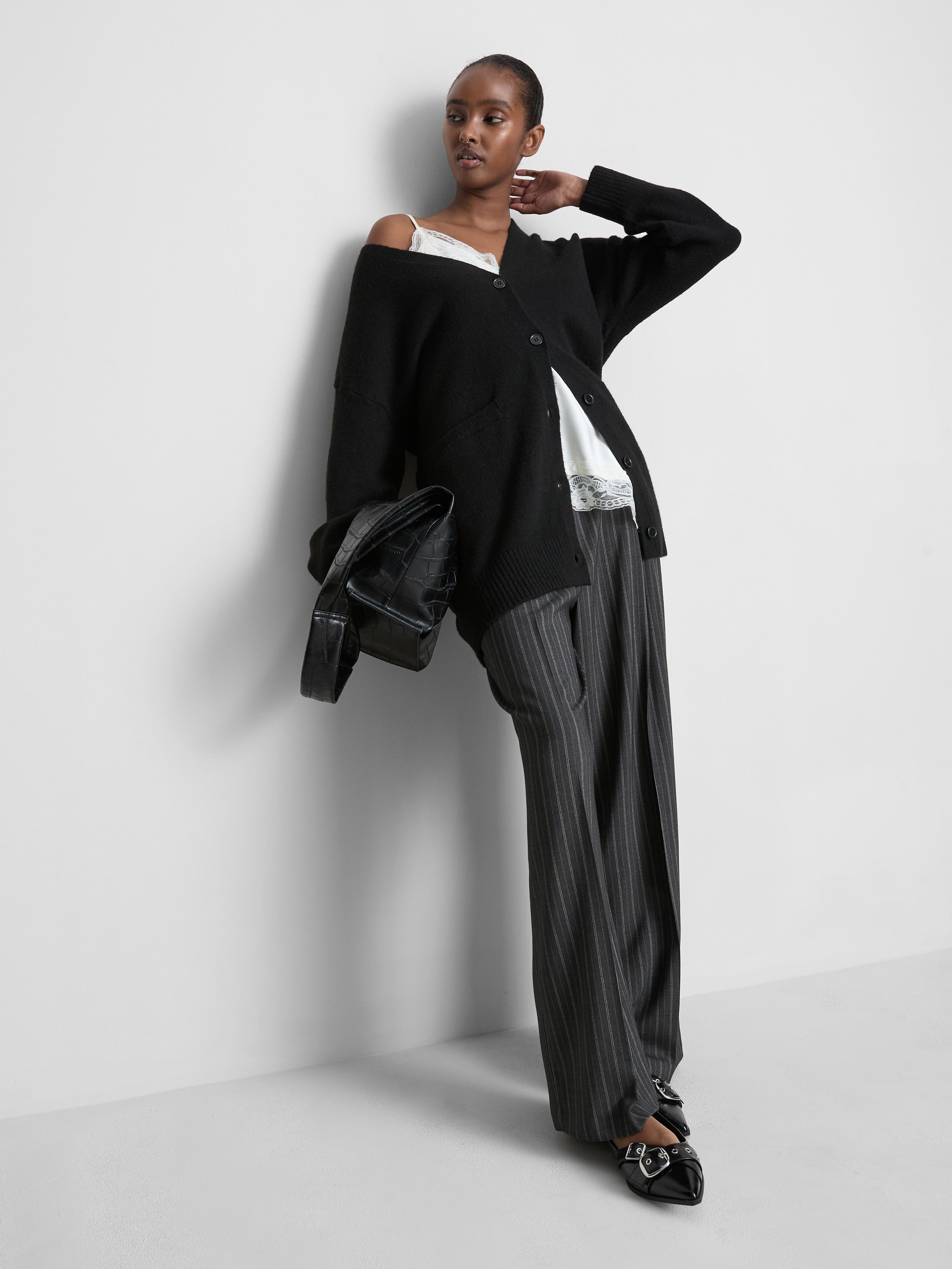 Langer Cardigan mit Streifen Schwarz