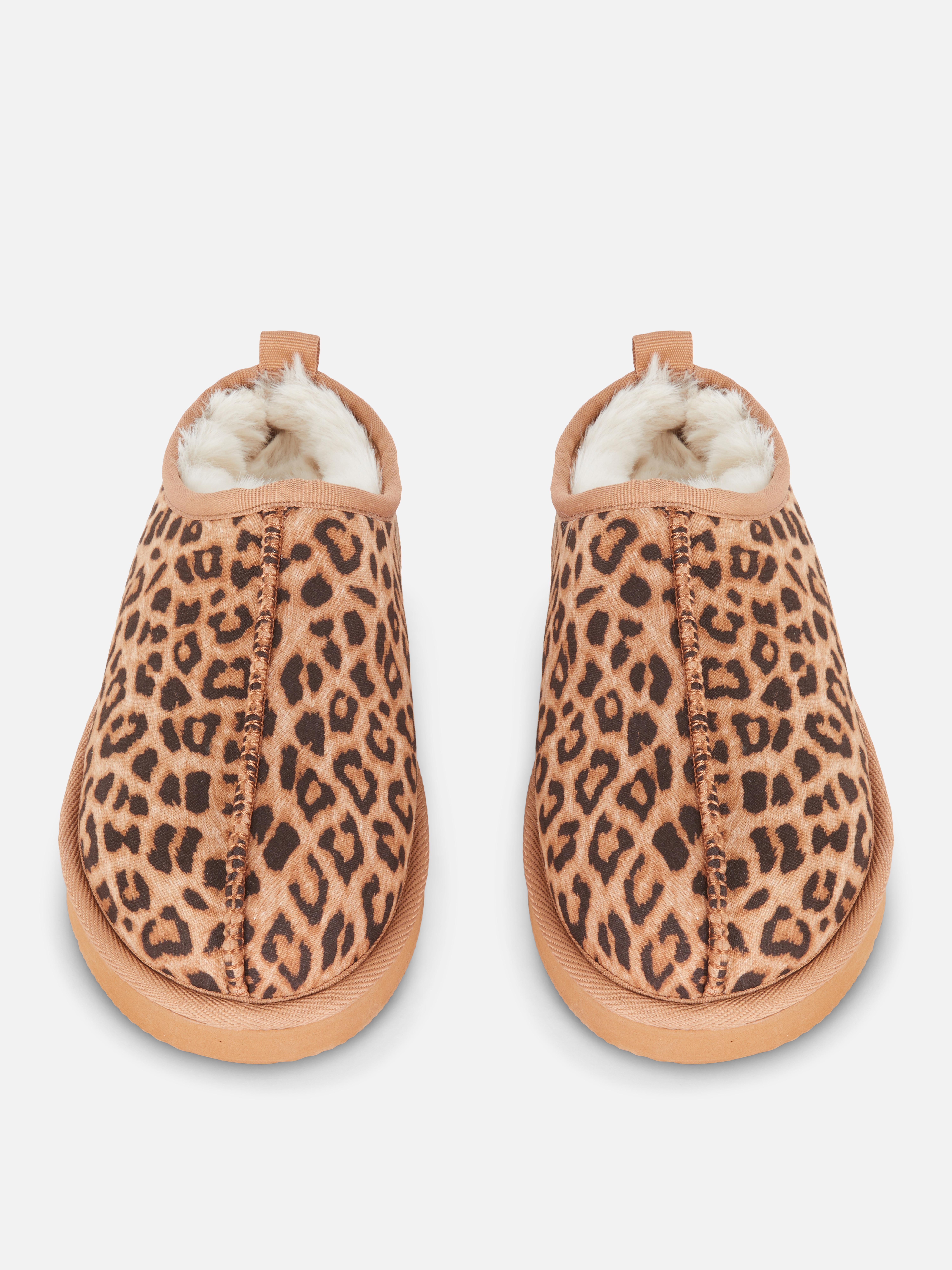 Pantofole a zoccolo in stile minimal