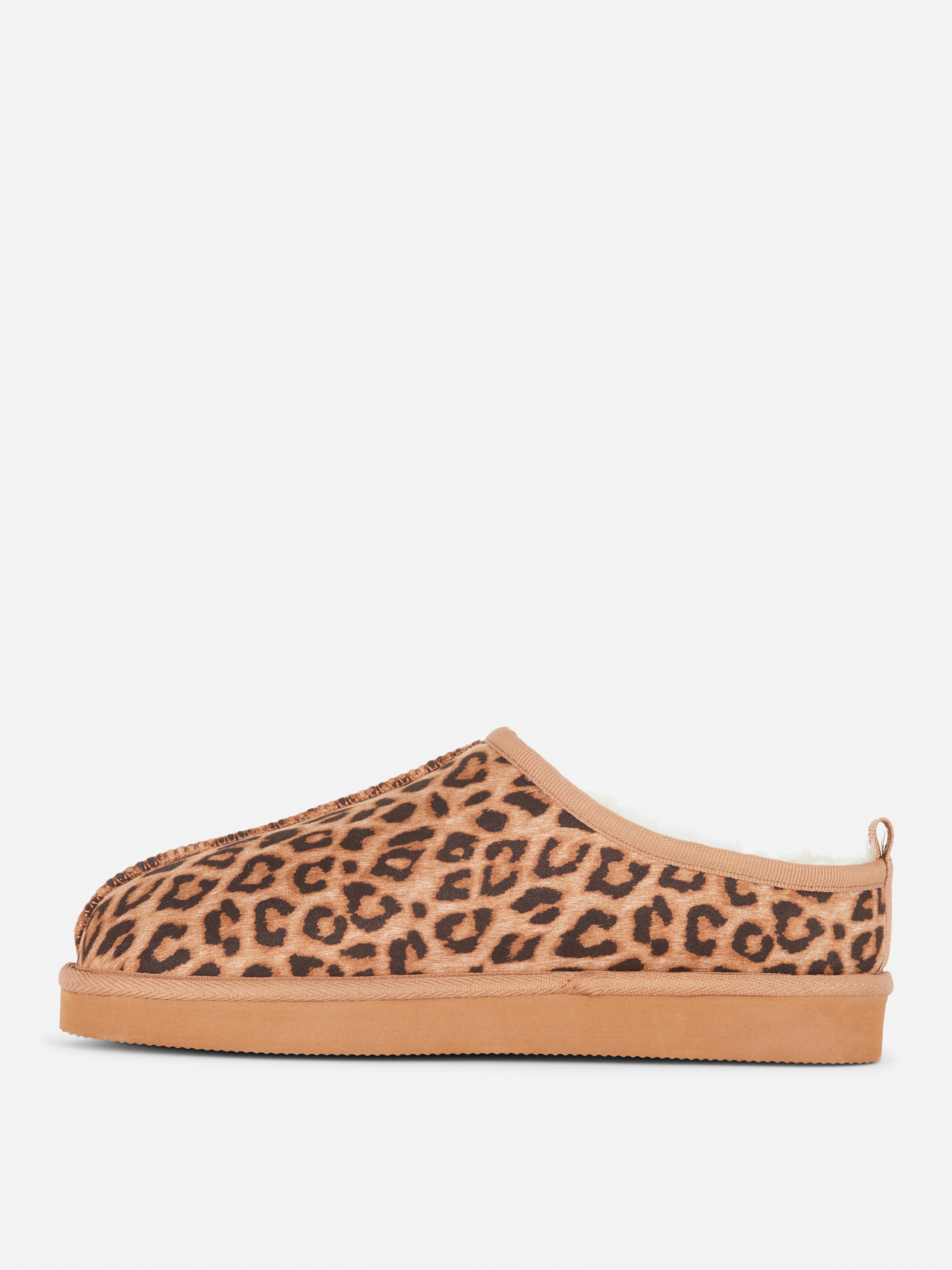 Pantofole a zoccolo in stile minimal
