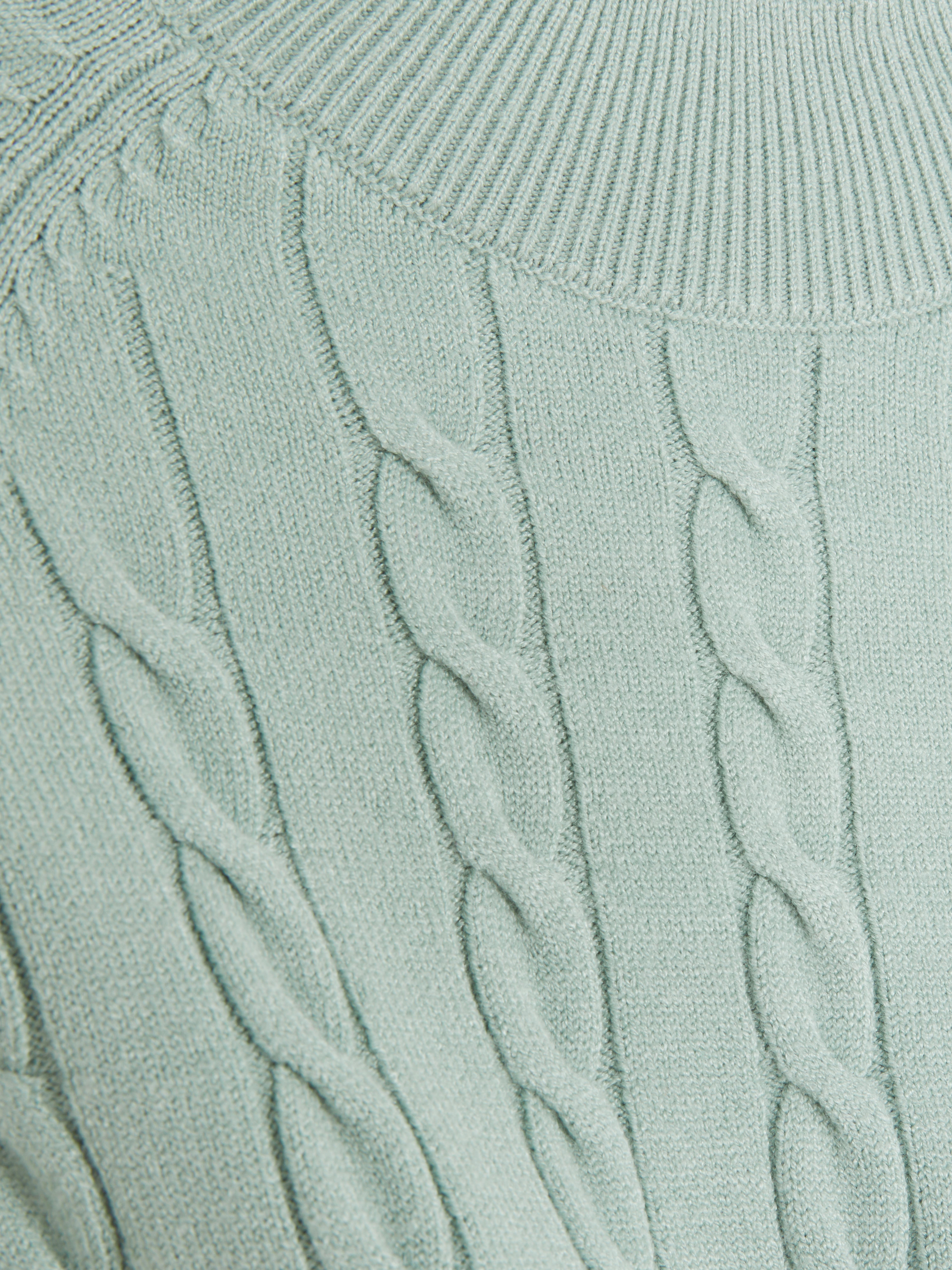 Pull torsadé à col roulé