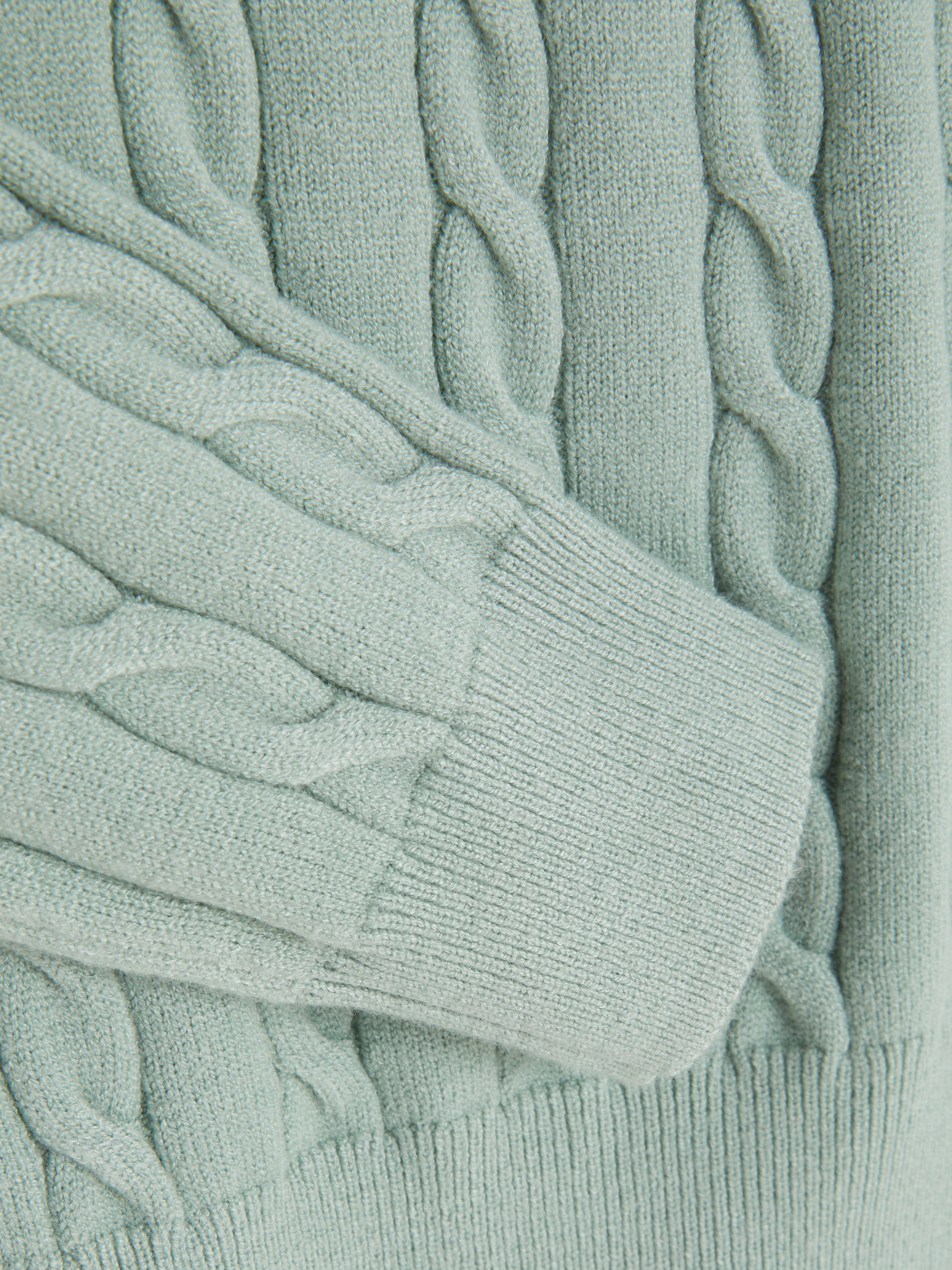 Pull torsadé à col roulé