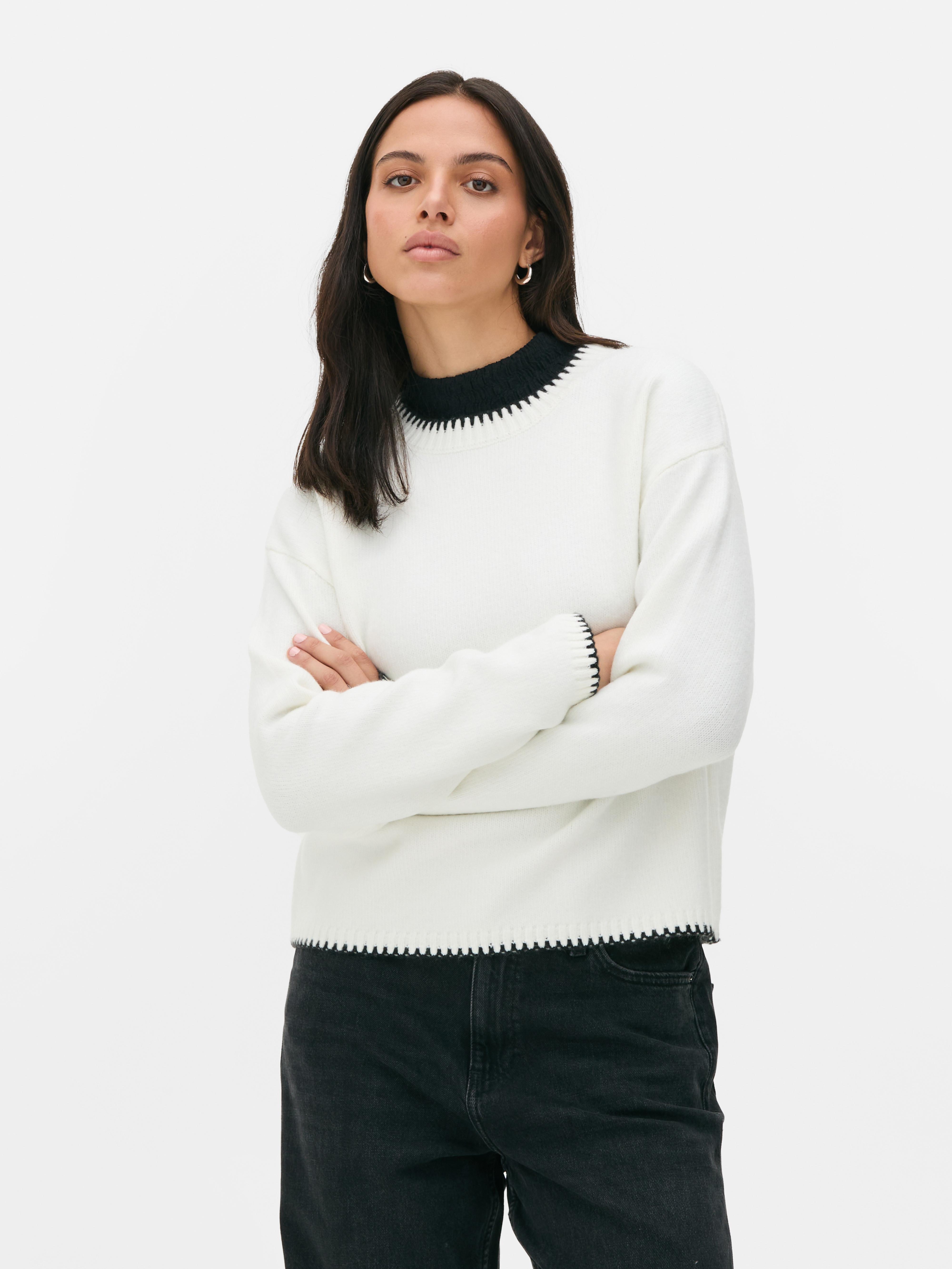 Strickpullover mit Kontrastnähten