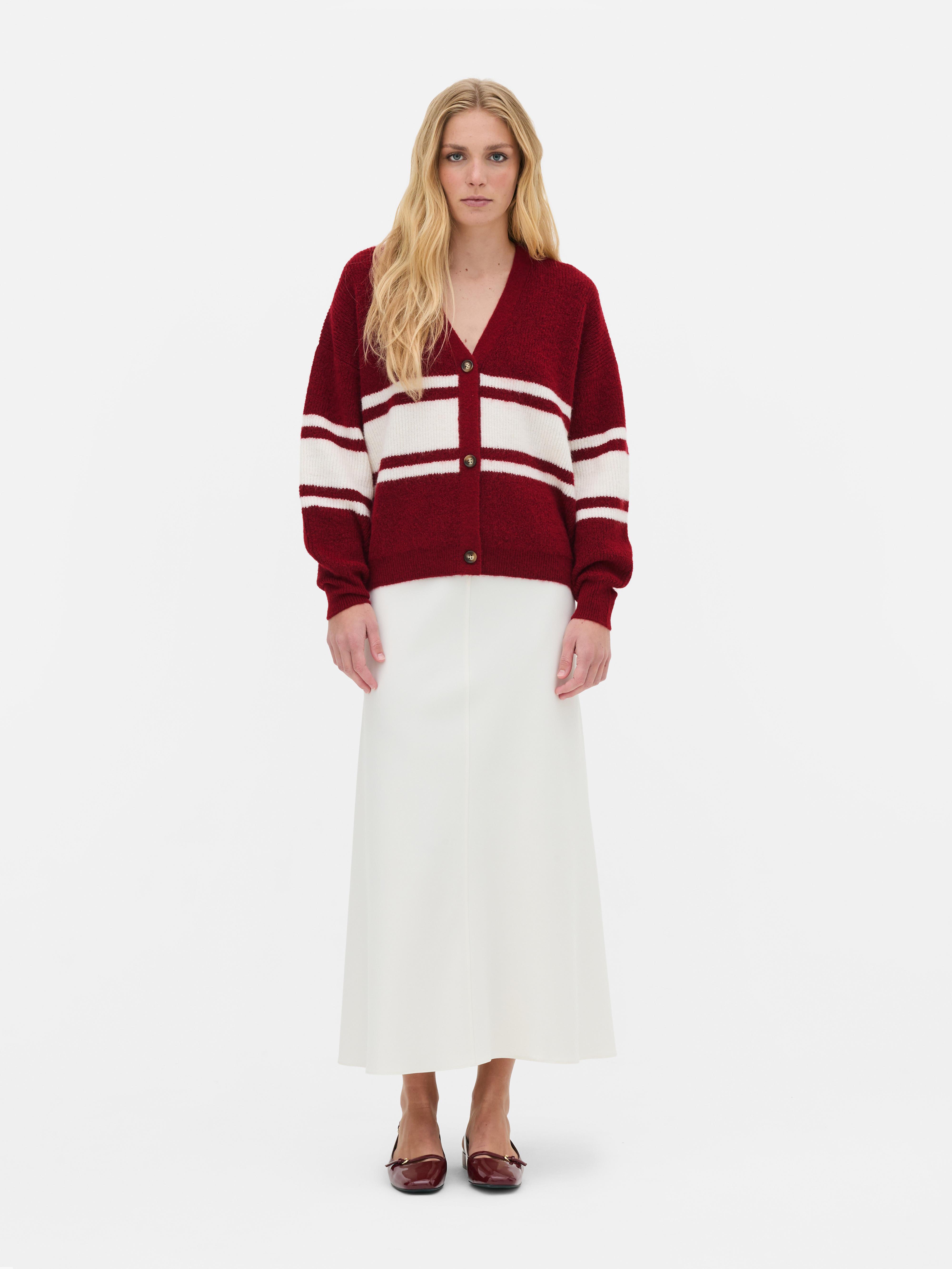 Cárdigan básico con cuello de pico