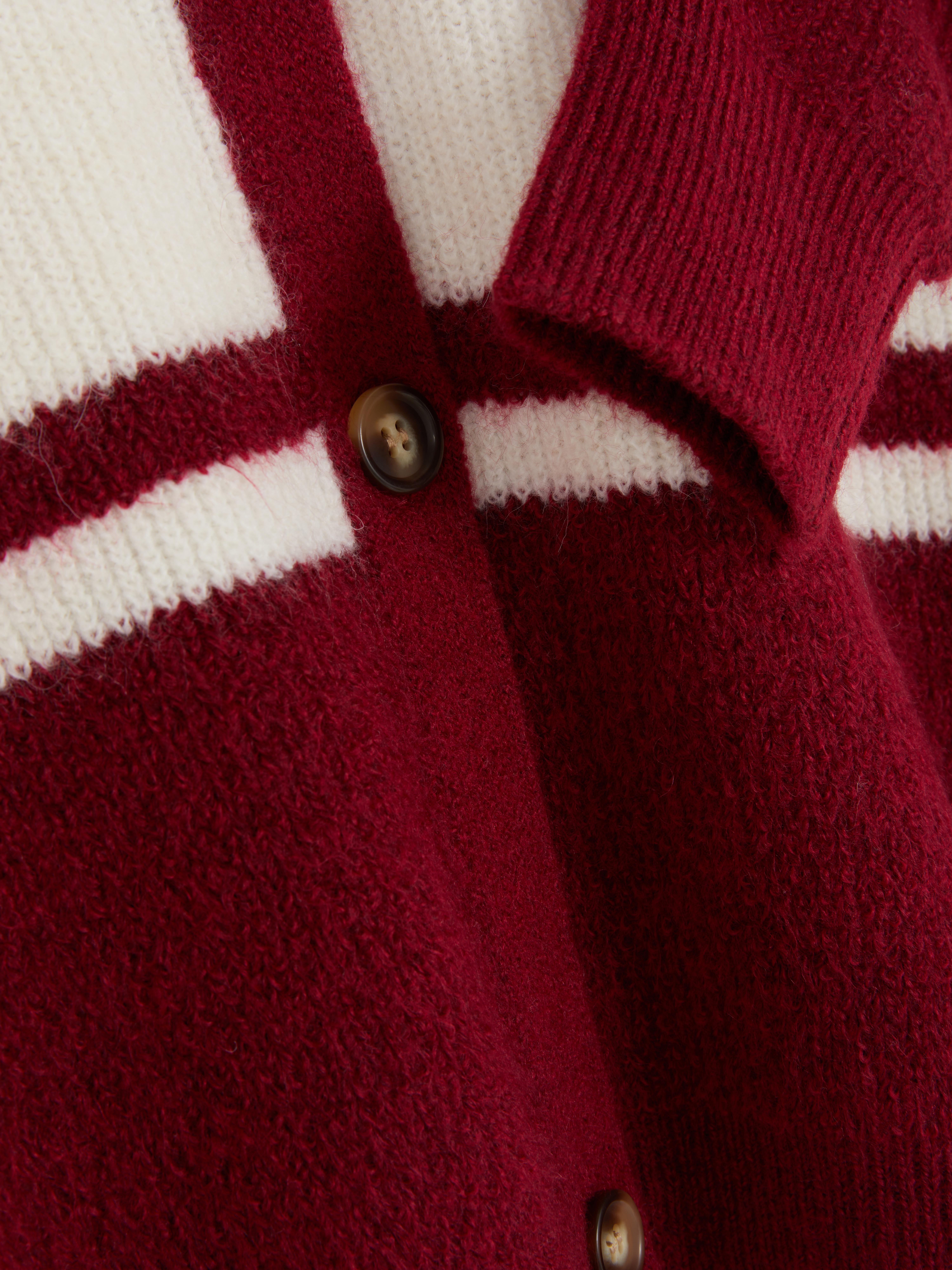 Cárdigan básico con cuello de pico