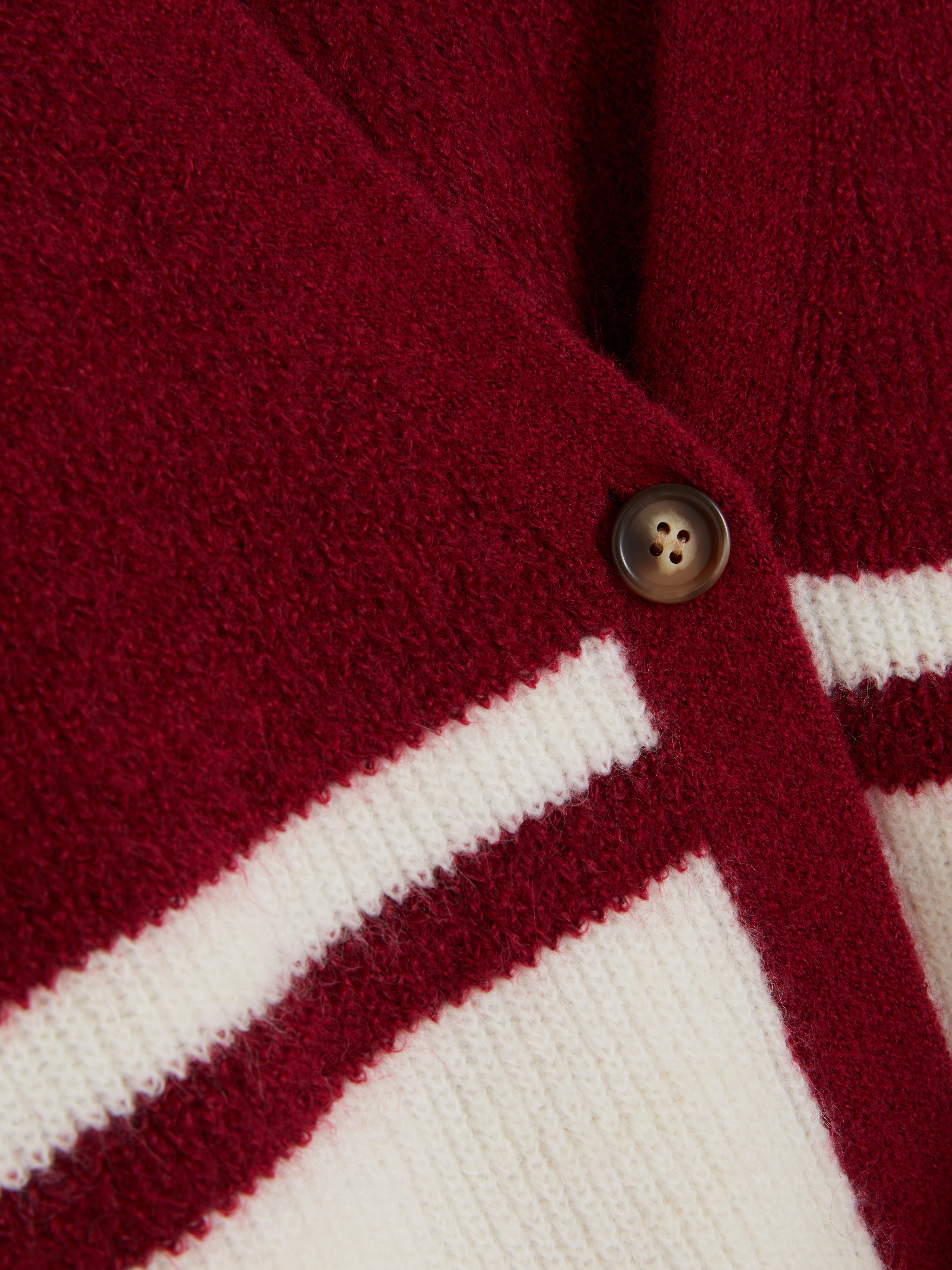 Cárdigan básico con cuello de pico