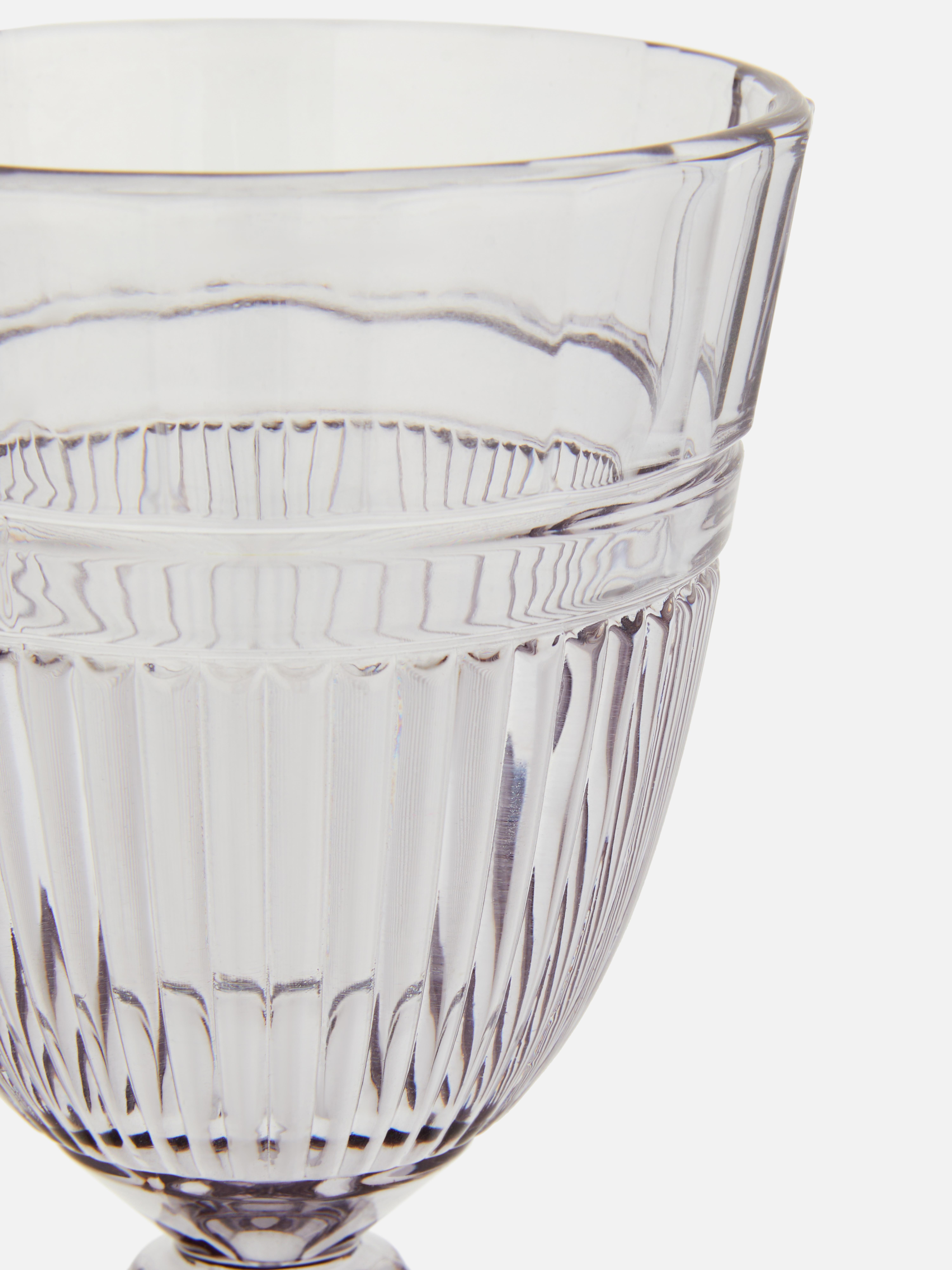 Wijnglas met reliëf