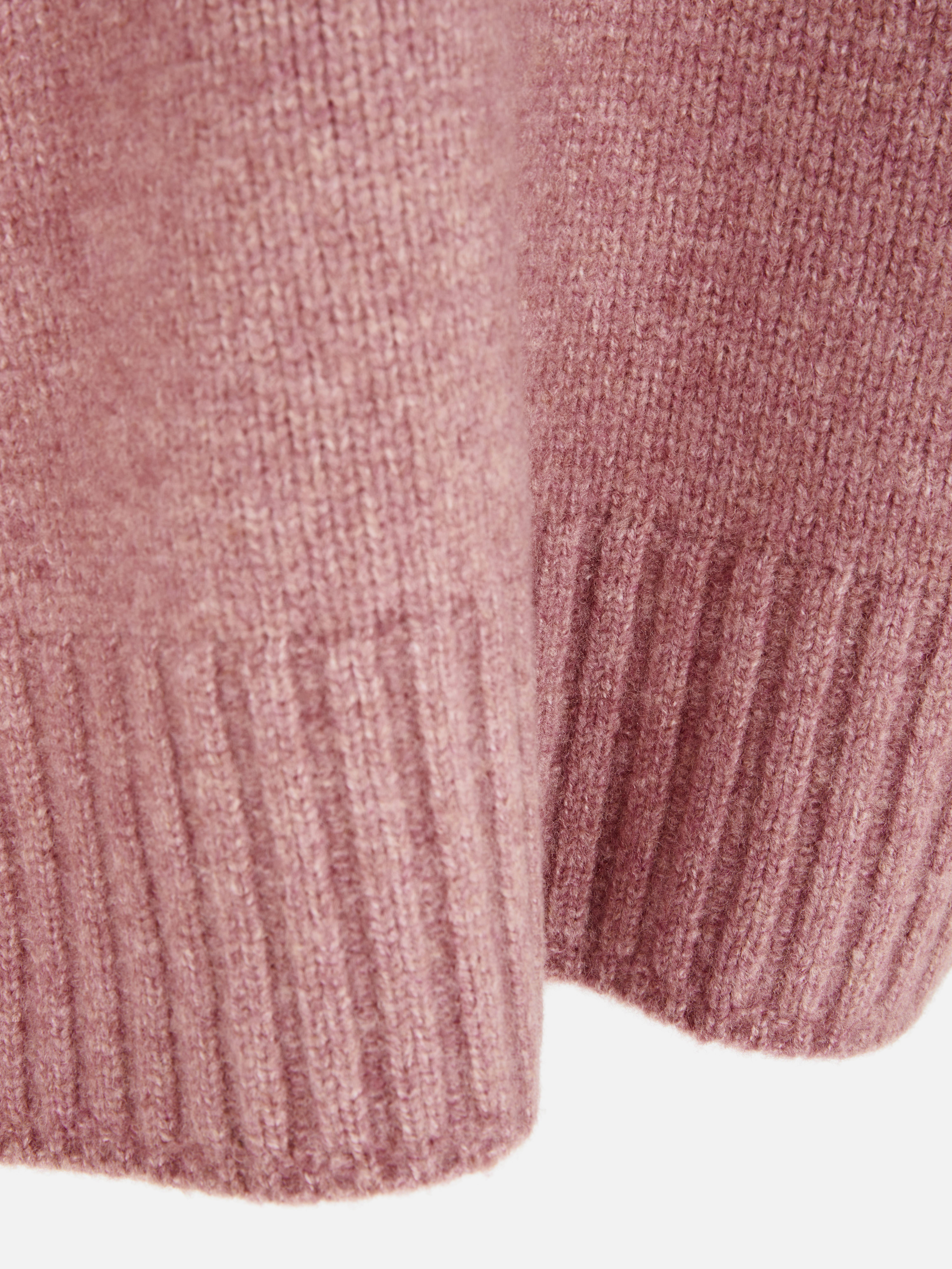 Niezbędny dzianinowy sweter z dekoltem w serek
