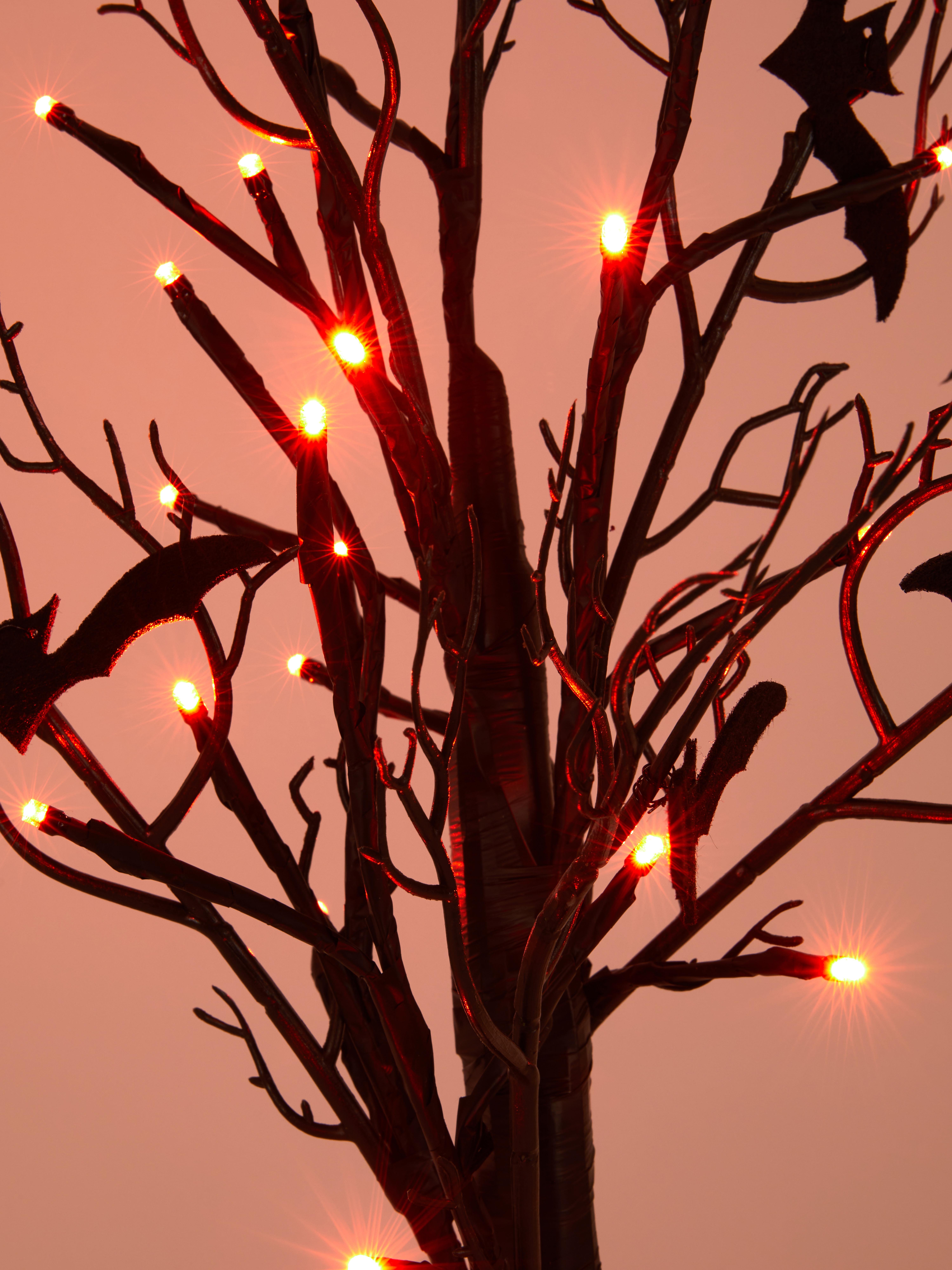 LED-Dekobaum mit Fledermäusen zu Halloween