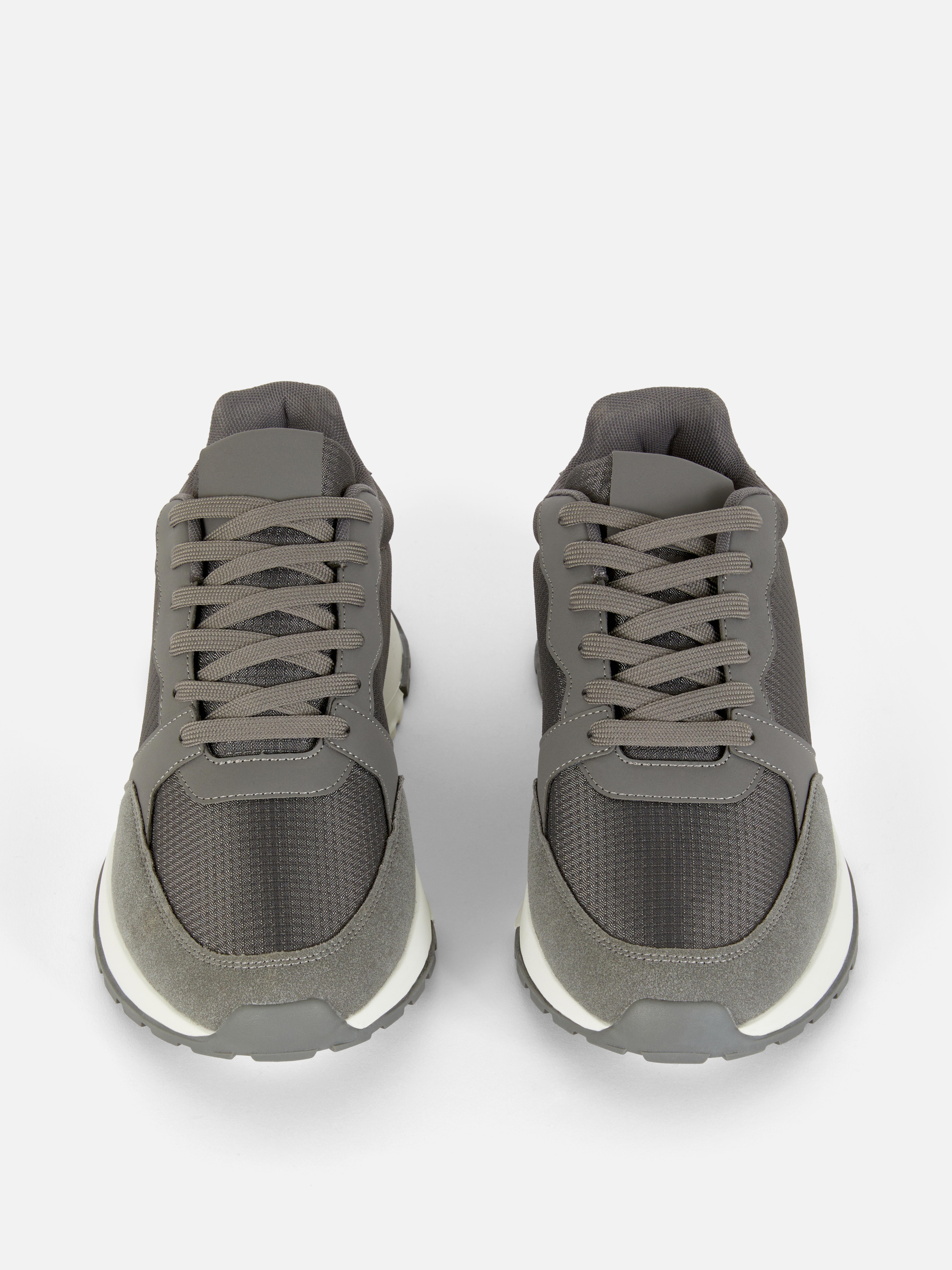 Sportieve sneakers met drie tinten