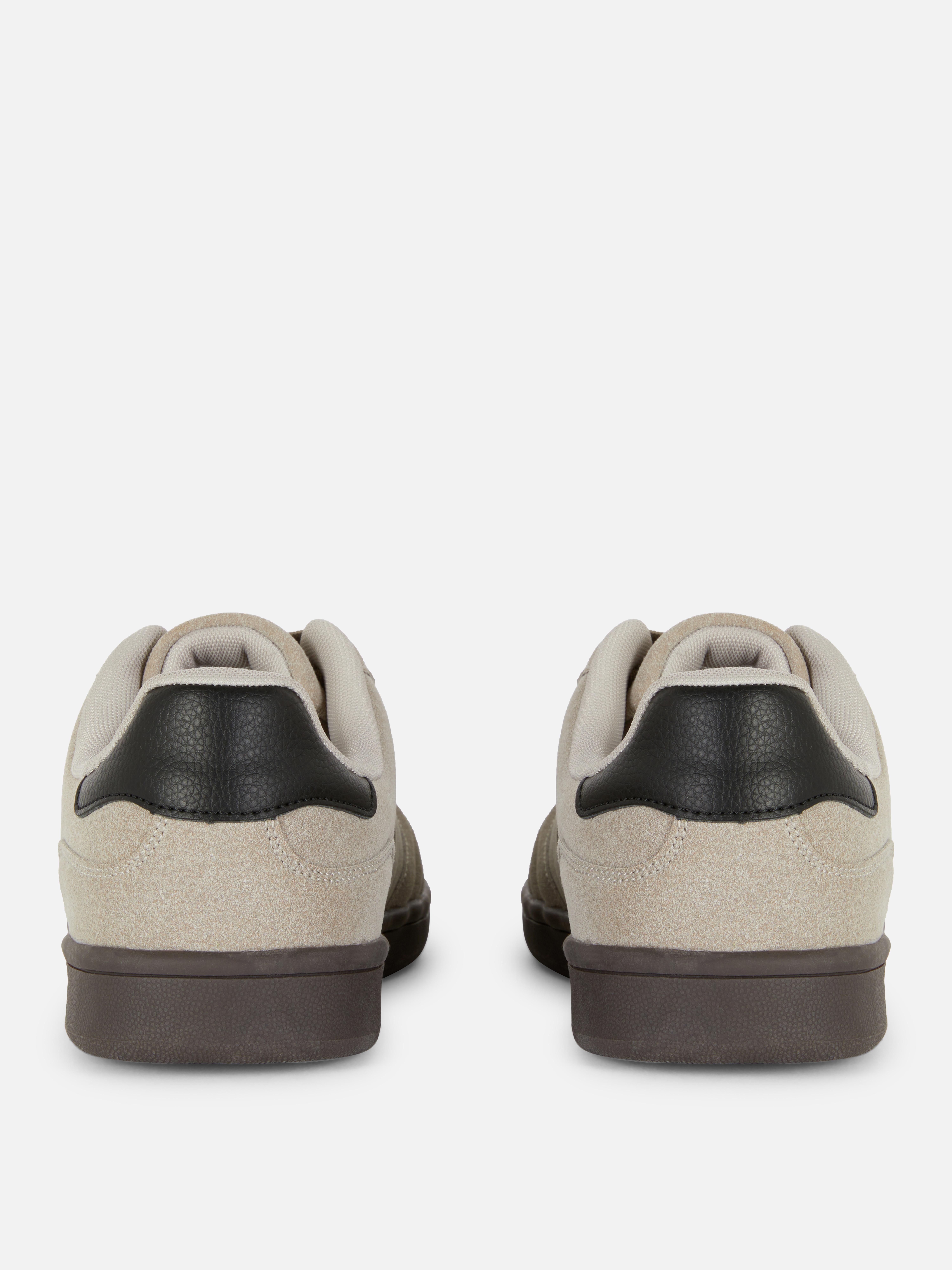 Low-Top-Sneaker zum Schnüren