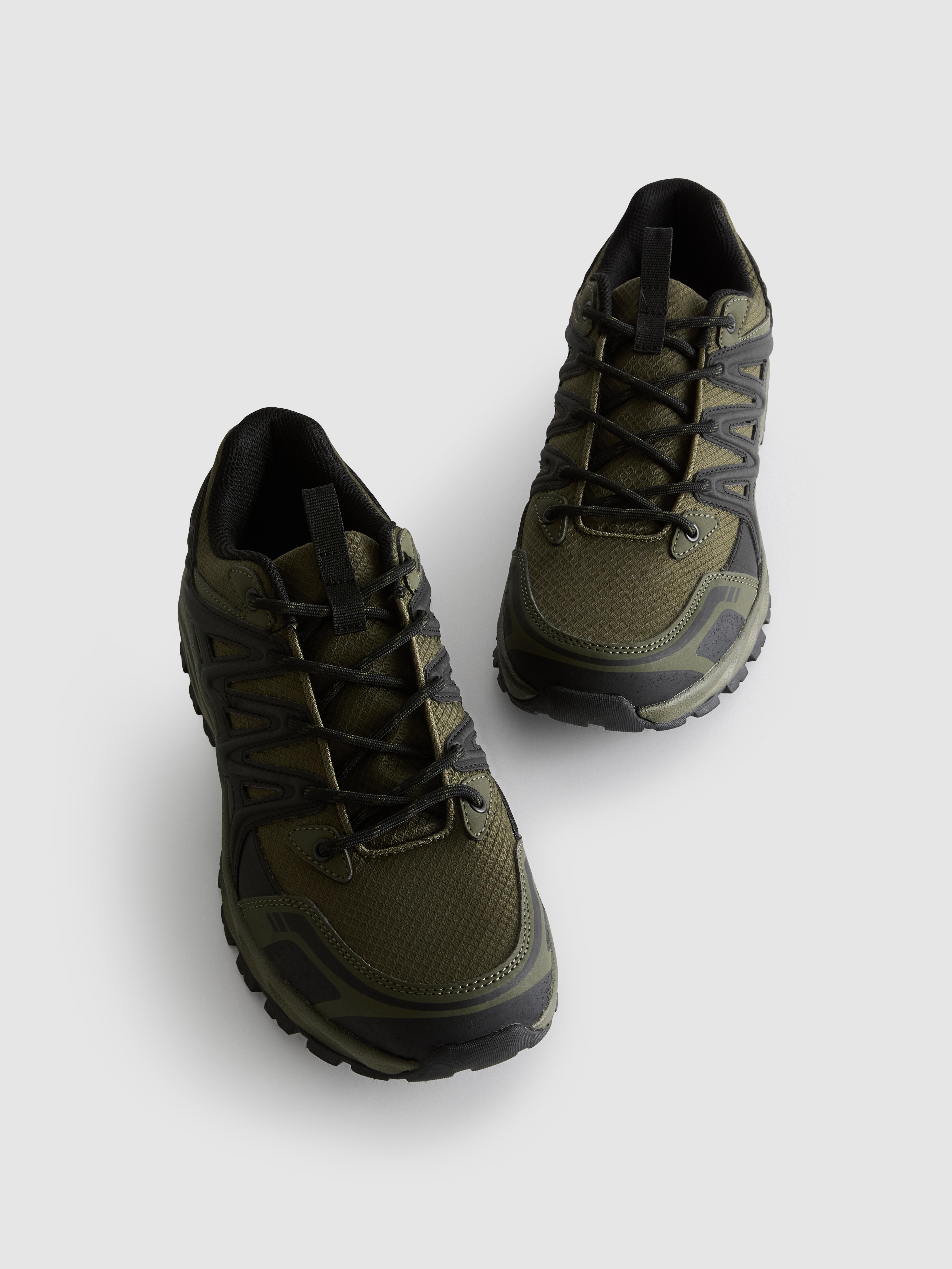 Low-Top Hiking Trainers