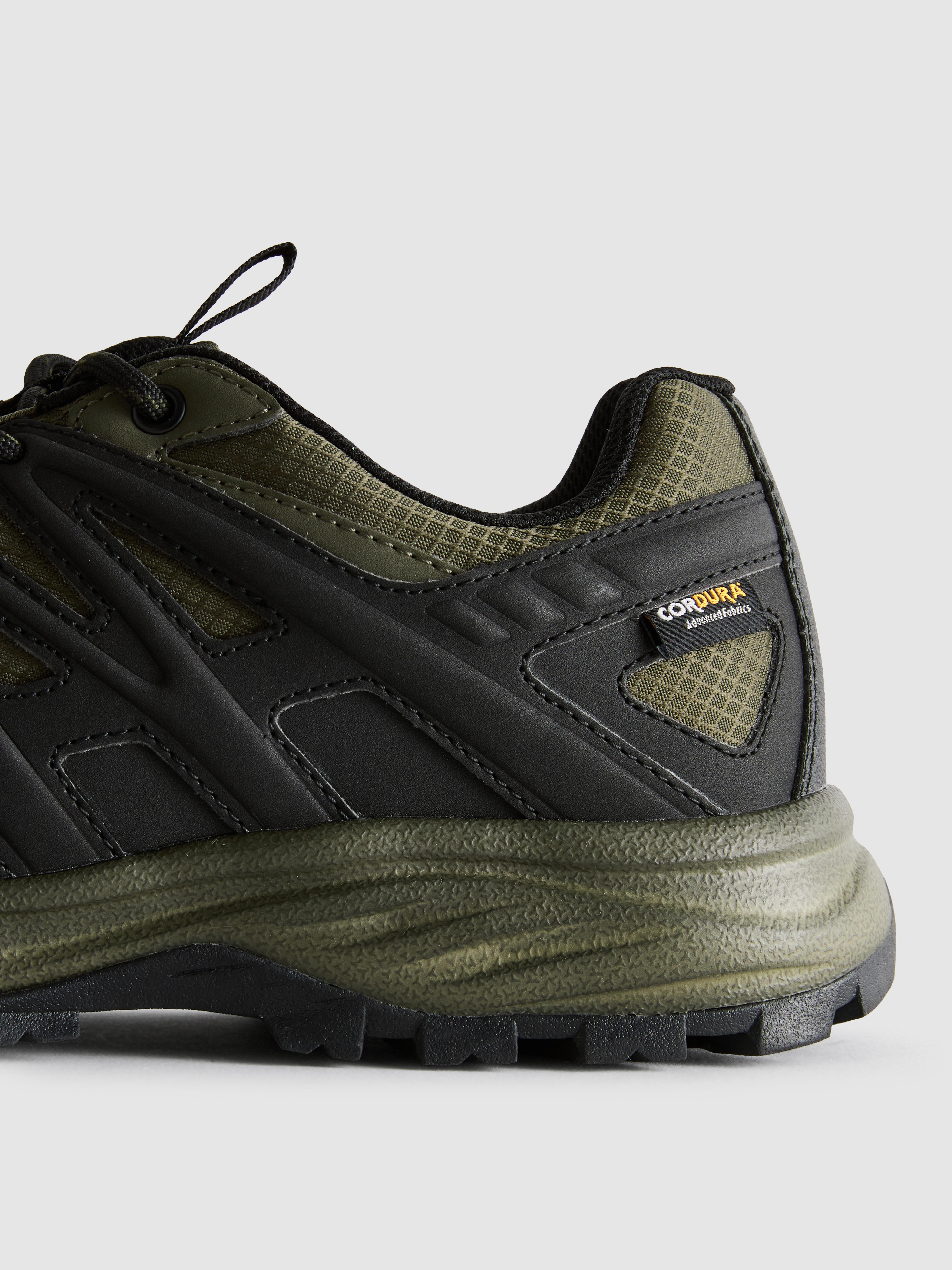 Low-Top Hiking Trainers