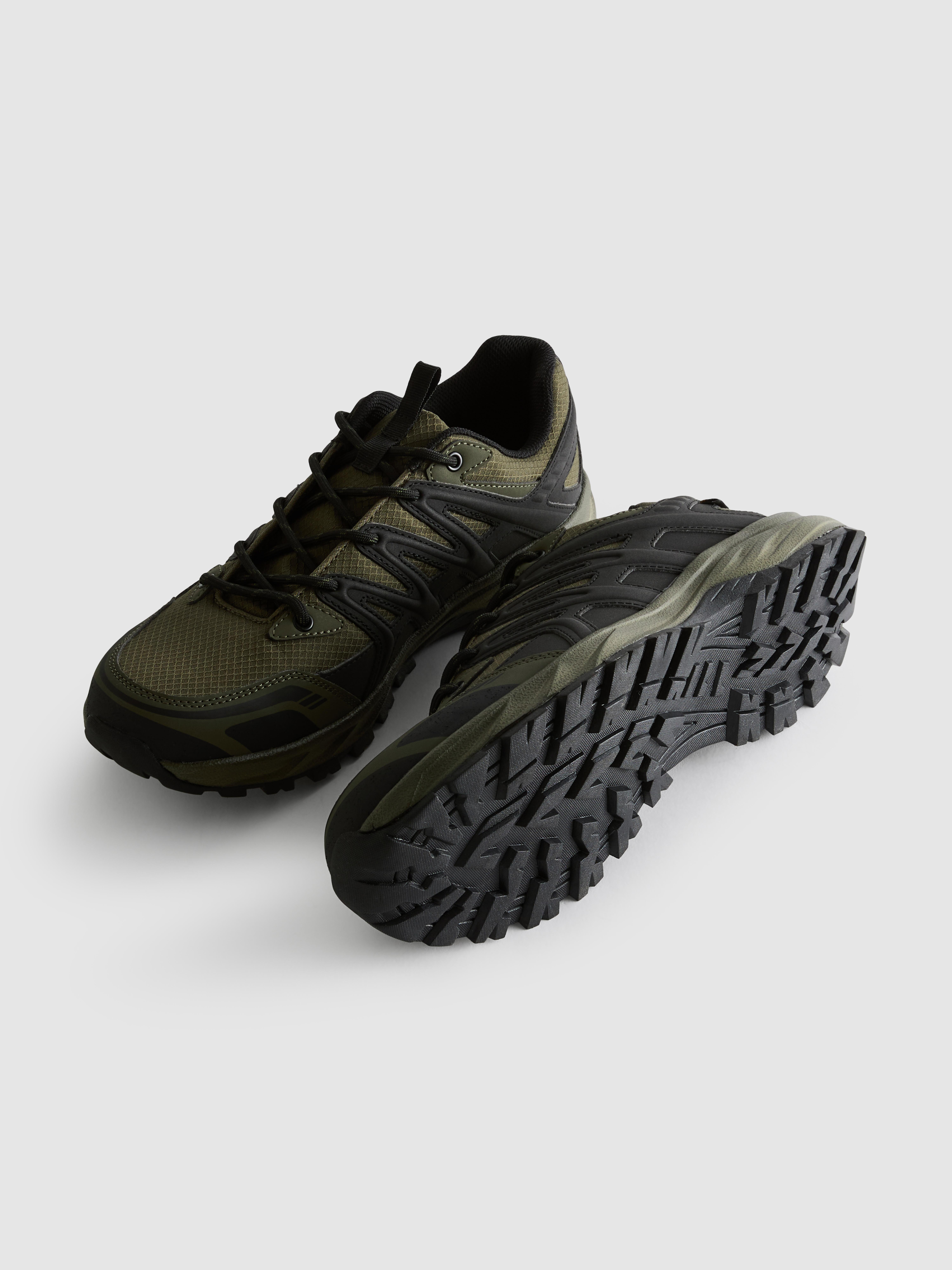 Low-Top Hiking Trainers