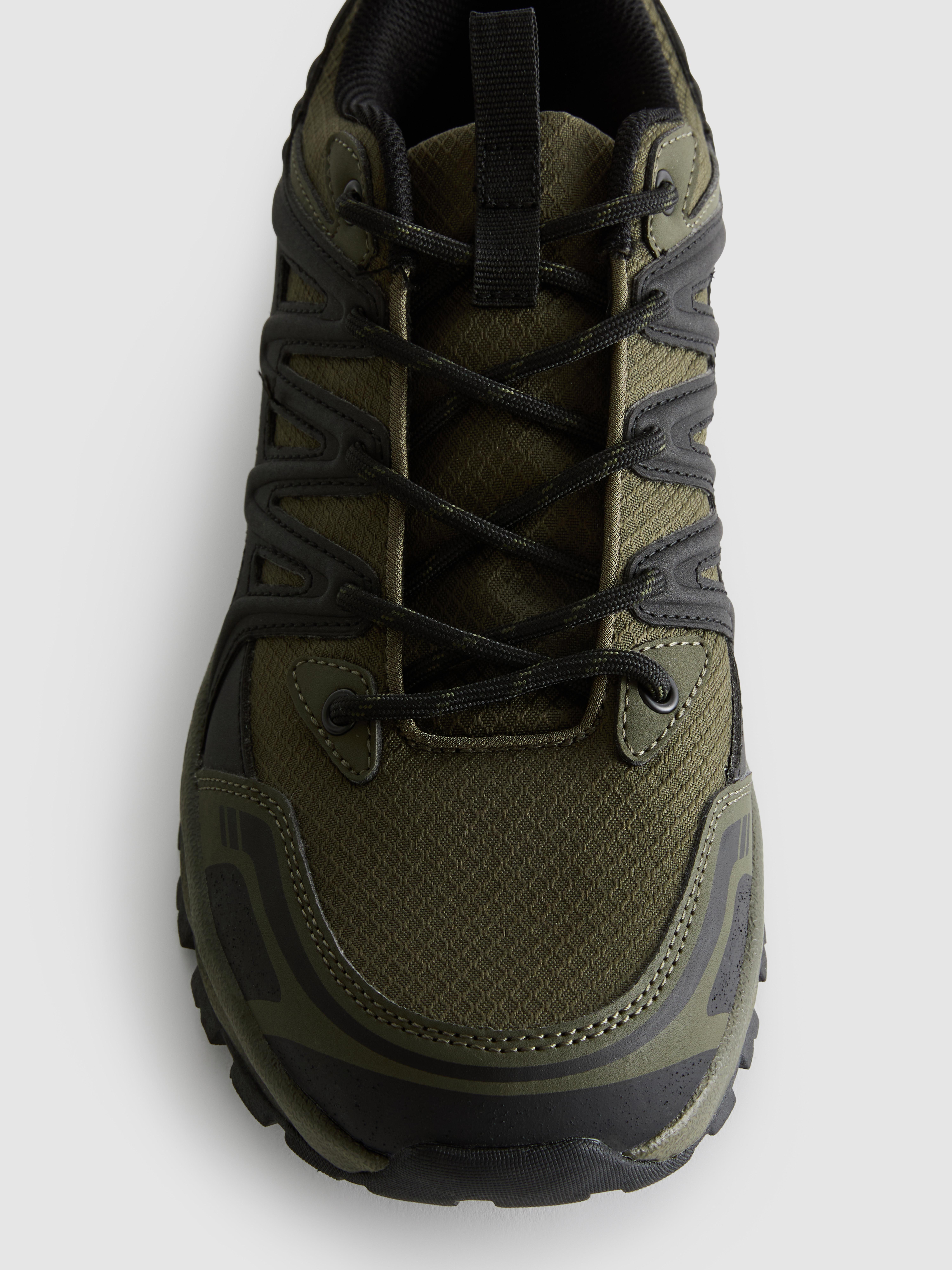 Low-Top Hiking Trainers