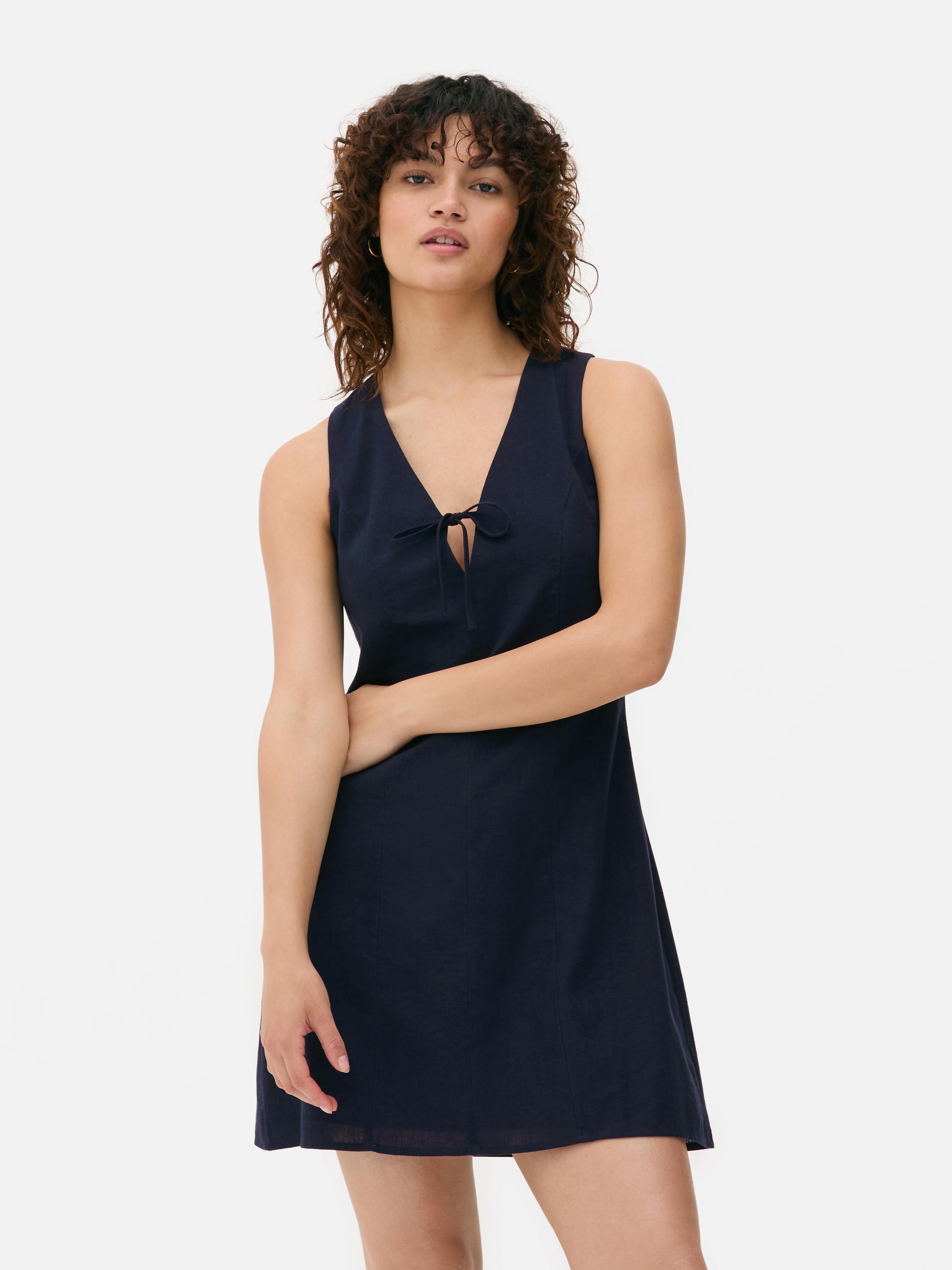 Vestido mini sem mangas laço frente
