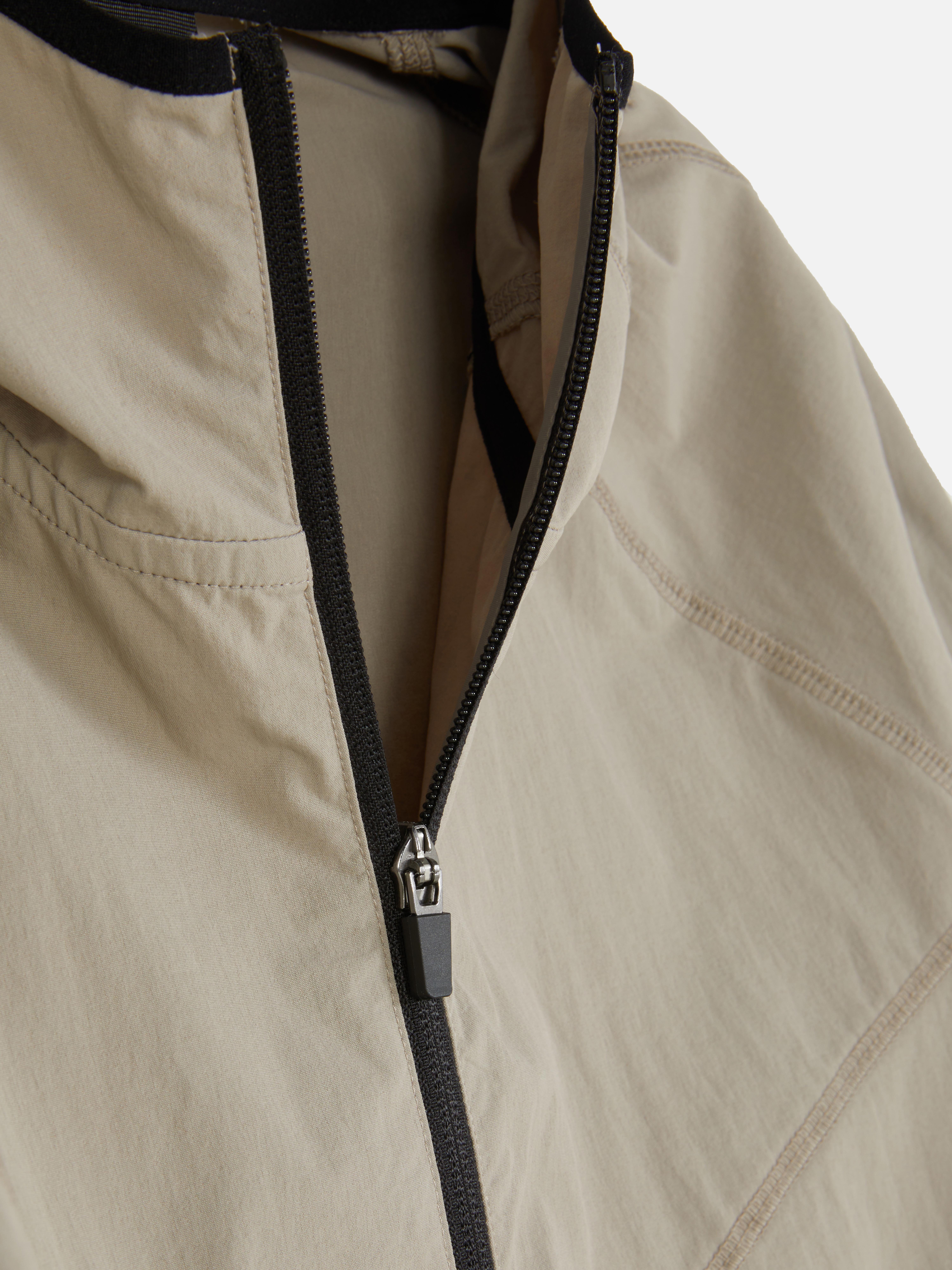 Cappotto tecnico con cappuccio